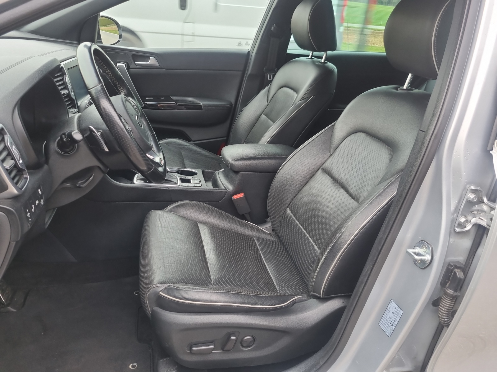 KIA Sportage 2.0 CRDi Style GT-Line-image-6