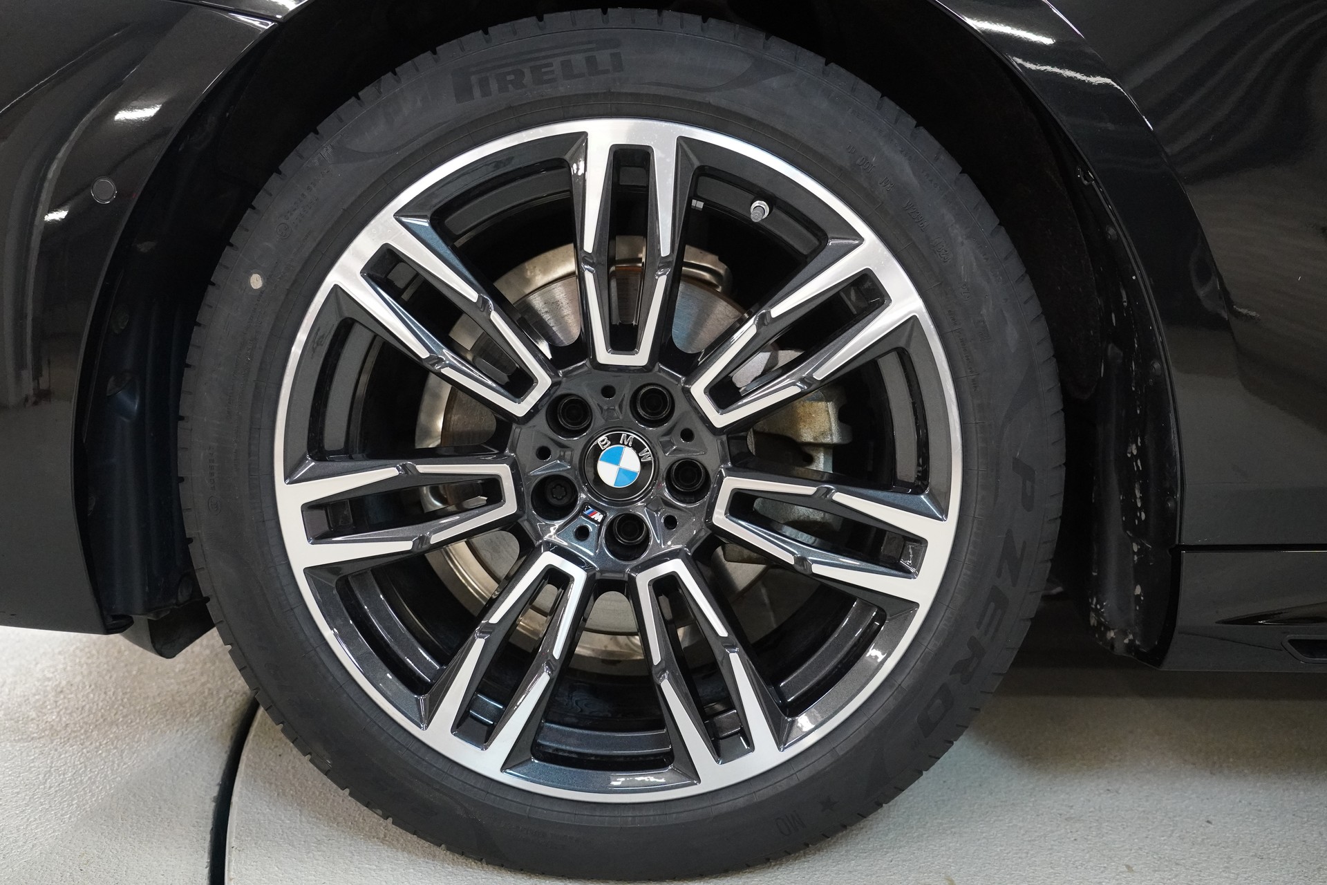 BMW 520d xDrive 48V Touring M Sport Steptronic-image-9