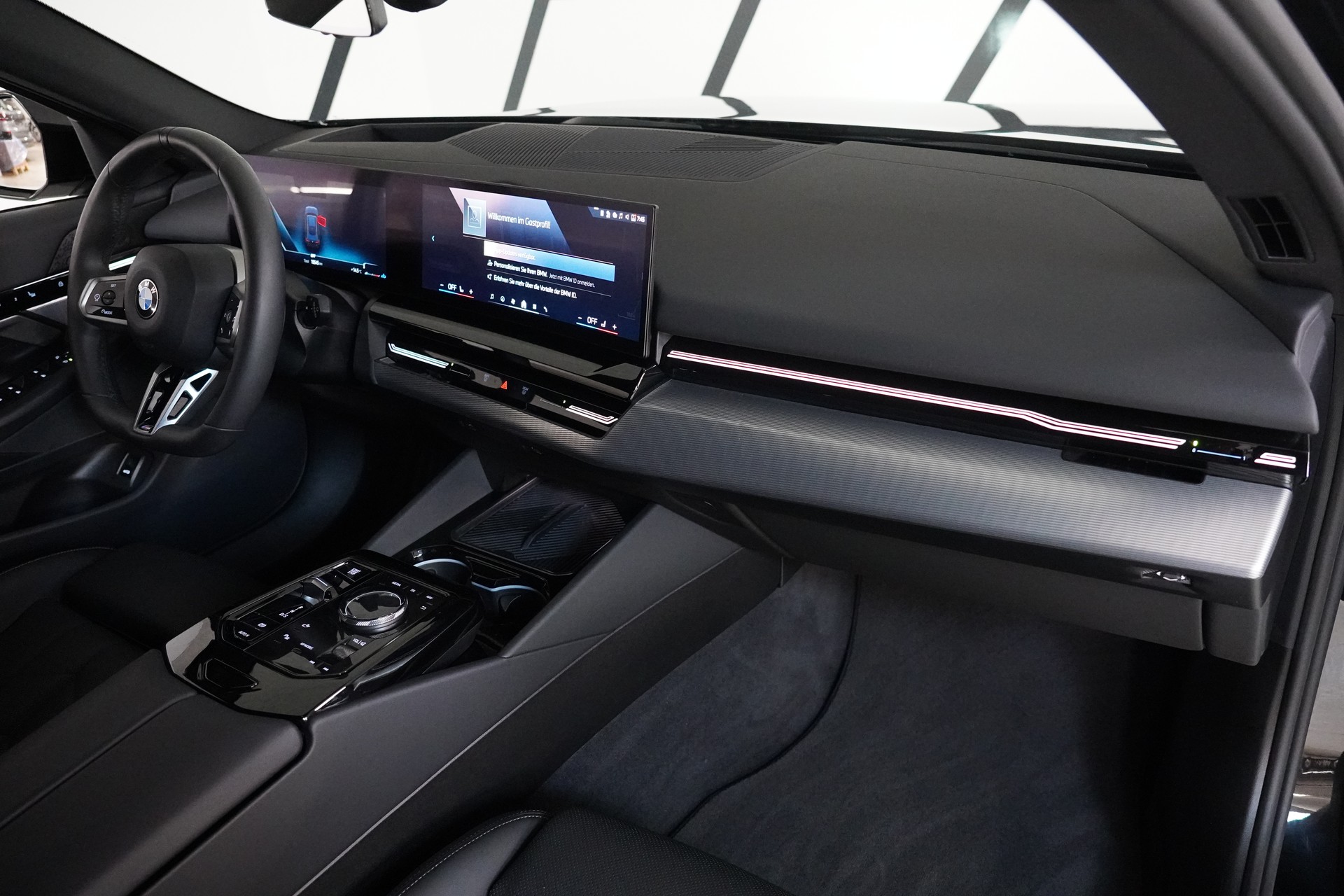 BMW 520d xDrive 48V Touring M Sport Steptronic-image-16