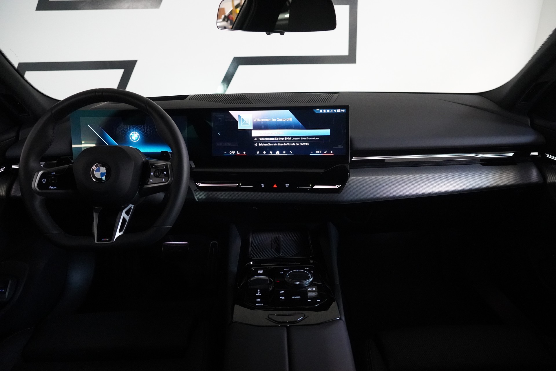 BMW 520d xDrive 48V Touring M Sport Steptronic-image-17