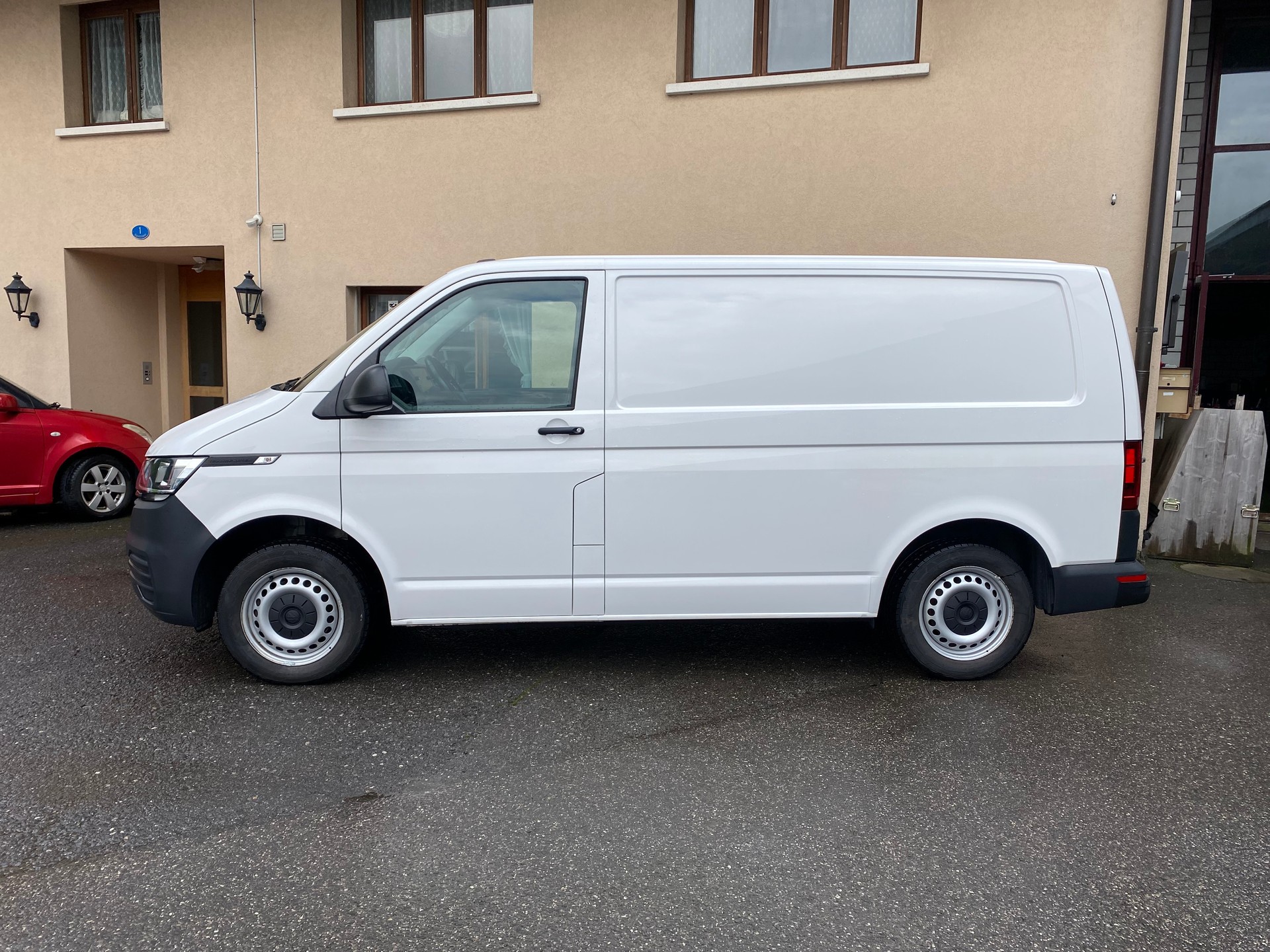 VW T6.1 2.0 TDI 4Motion DSG-image-5