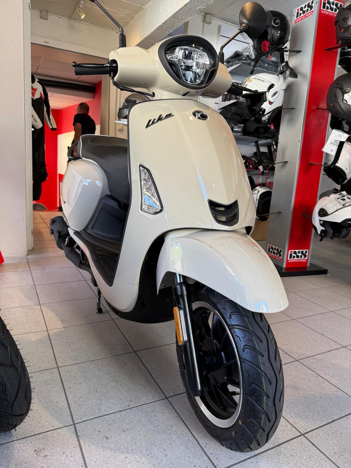 KYMCO Like 125i ABS Topcase & Noodoe-showroom-element-1