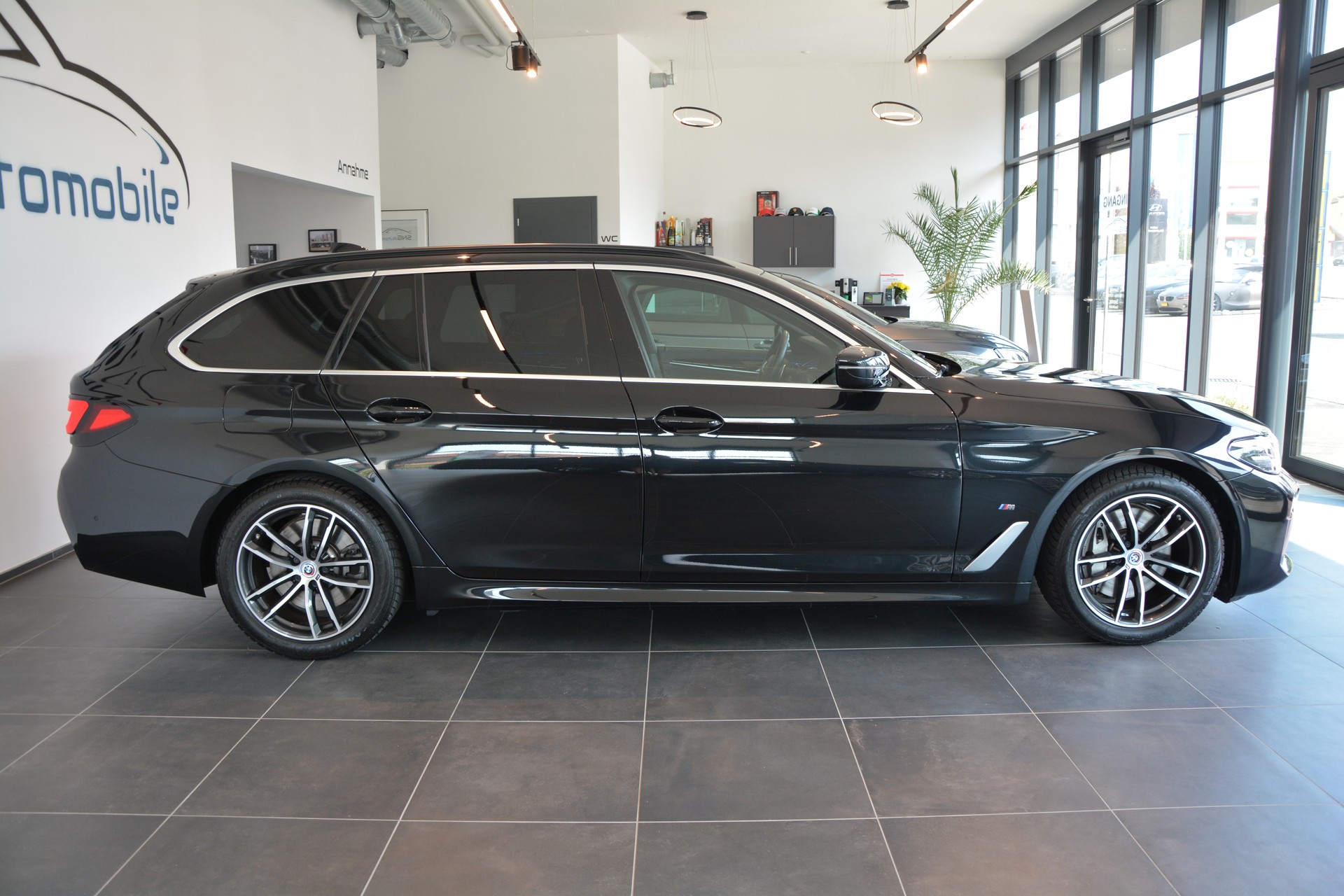 BMW 540i xDrive 48V Touring M Sport Steptronic-image-6