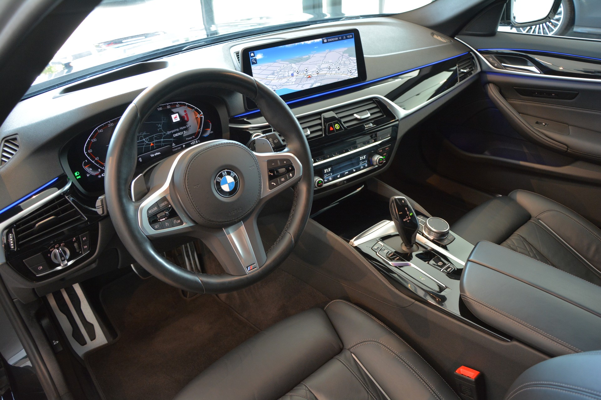 BMW 540i xDrive 48V Touring M Sport Steptronic-image-9