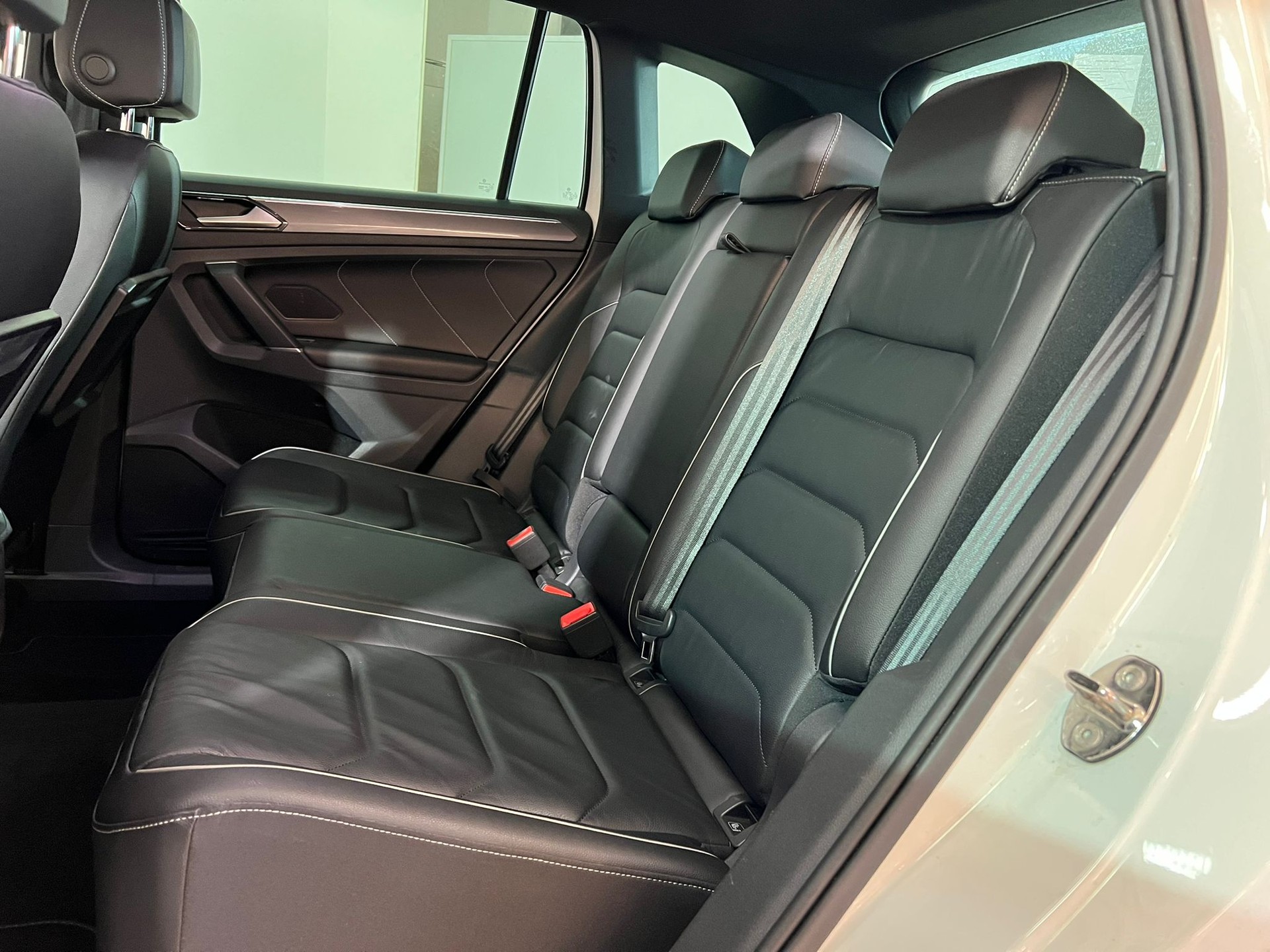 VW Tiguan 2.0 TDI SCR Highline 4Motion DSG-image-9
