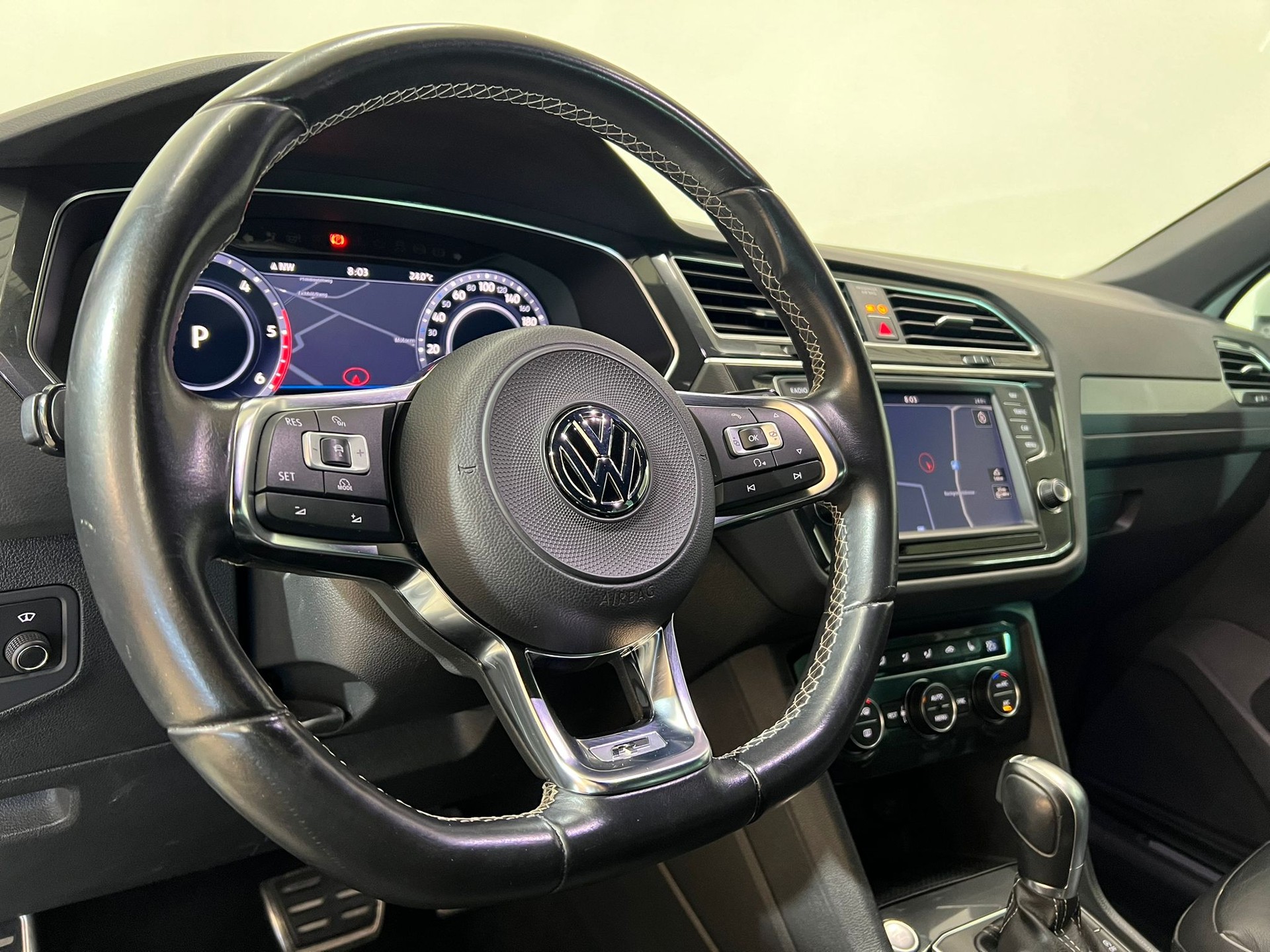 VW Tiguan 2.0 TDI SCR Highline 4Motion DSG-image-5