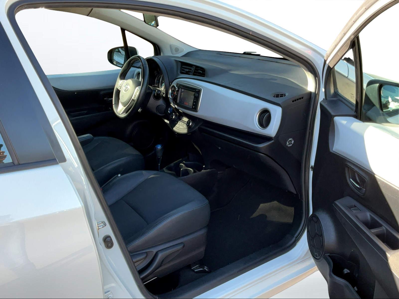 TOYOTA Yaris 1.5 VVT-i HSD Sol-image-10