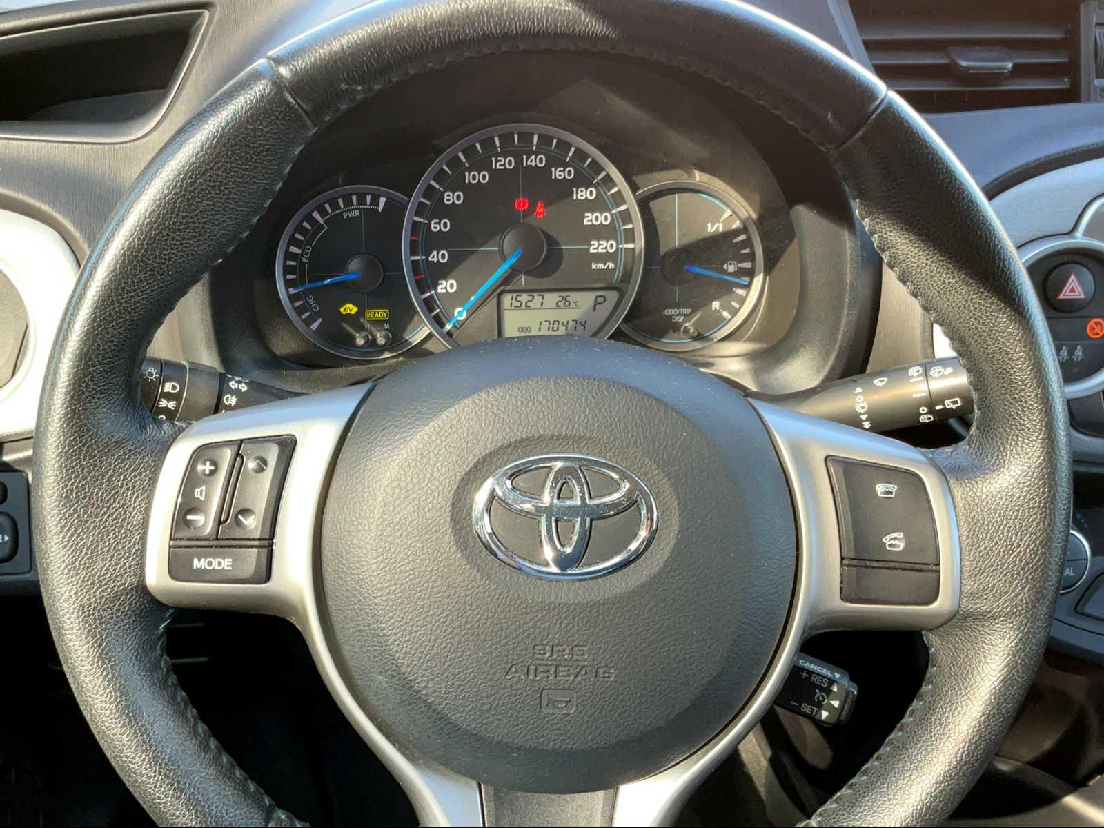 TOYOTA Yaris 1.5 VVT-i HSD Sol-image-3