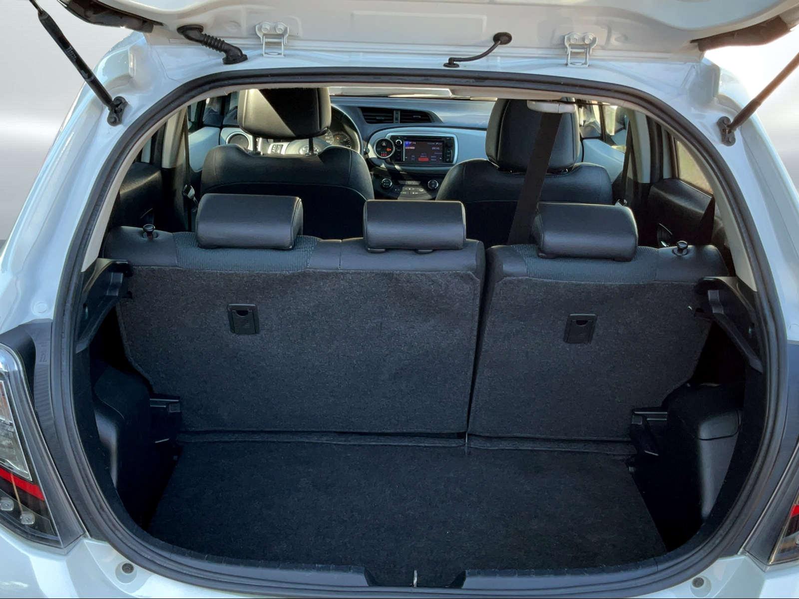 TOYOTA Yaris 1.5 VVT-i HSD Sol-image-13