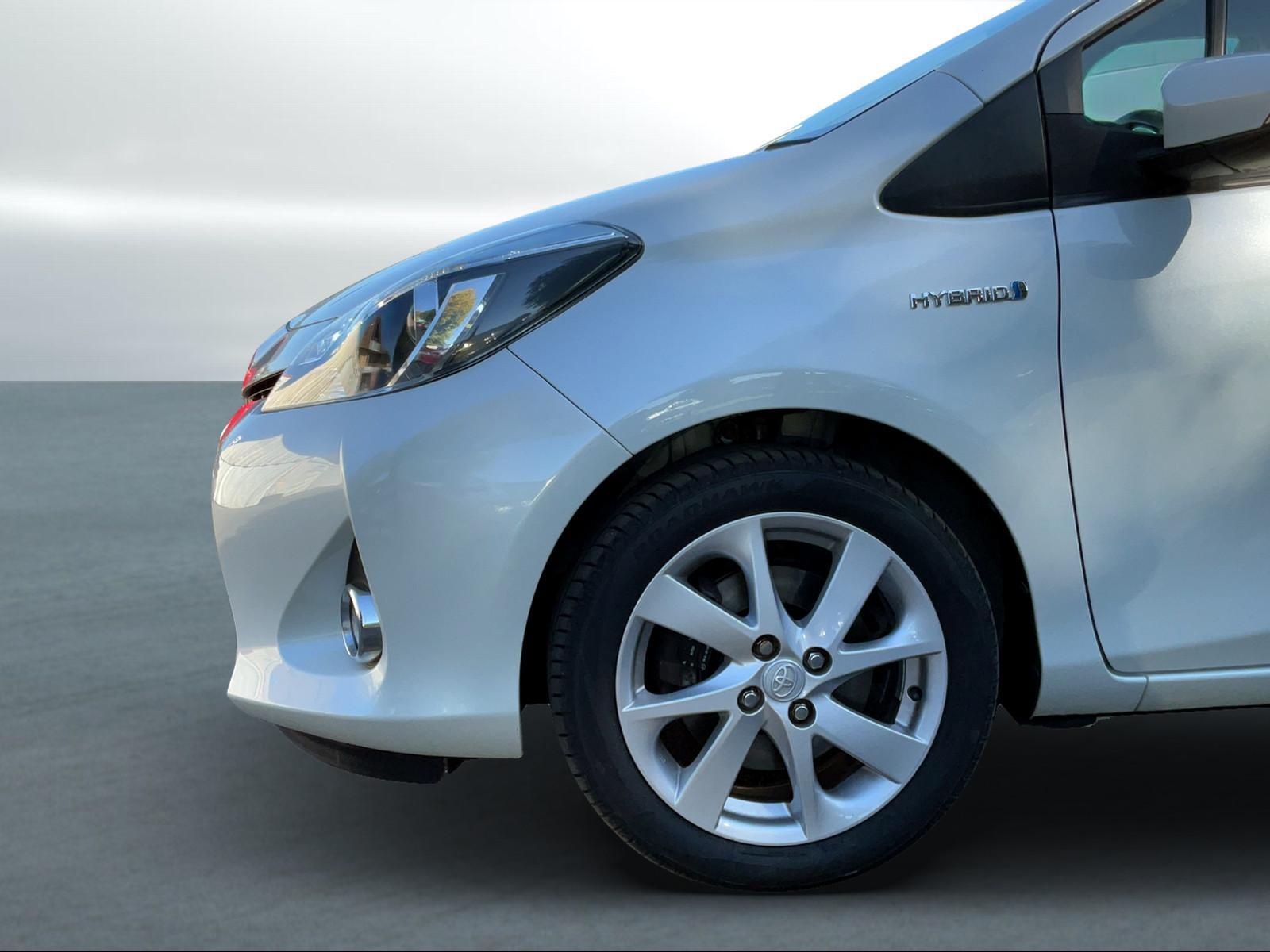 TOYOTA Yaris 1.5 VVT-i HSD Sol-image-15