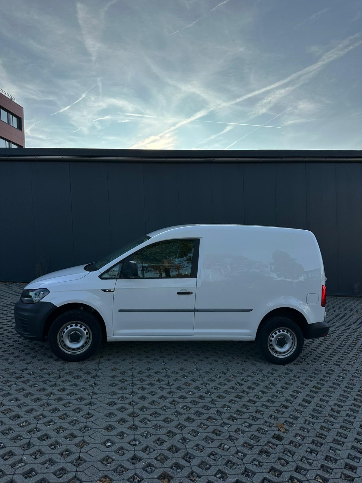 VW Caddy 2.0TDI 4Motion BlueMotion Technology-image-3