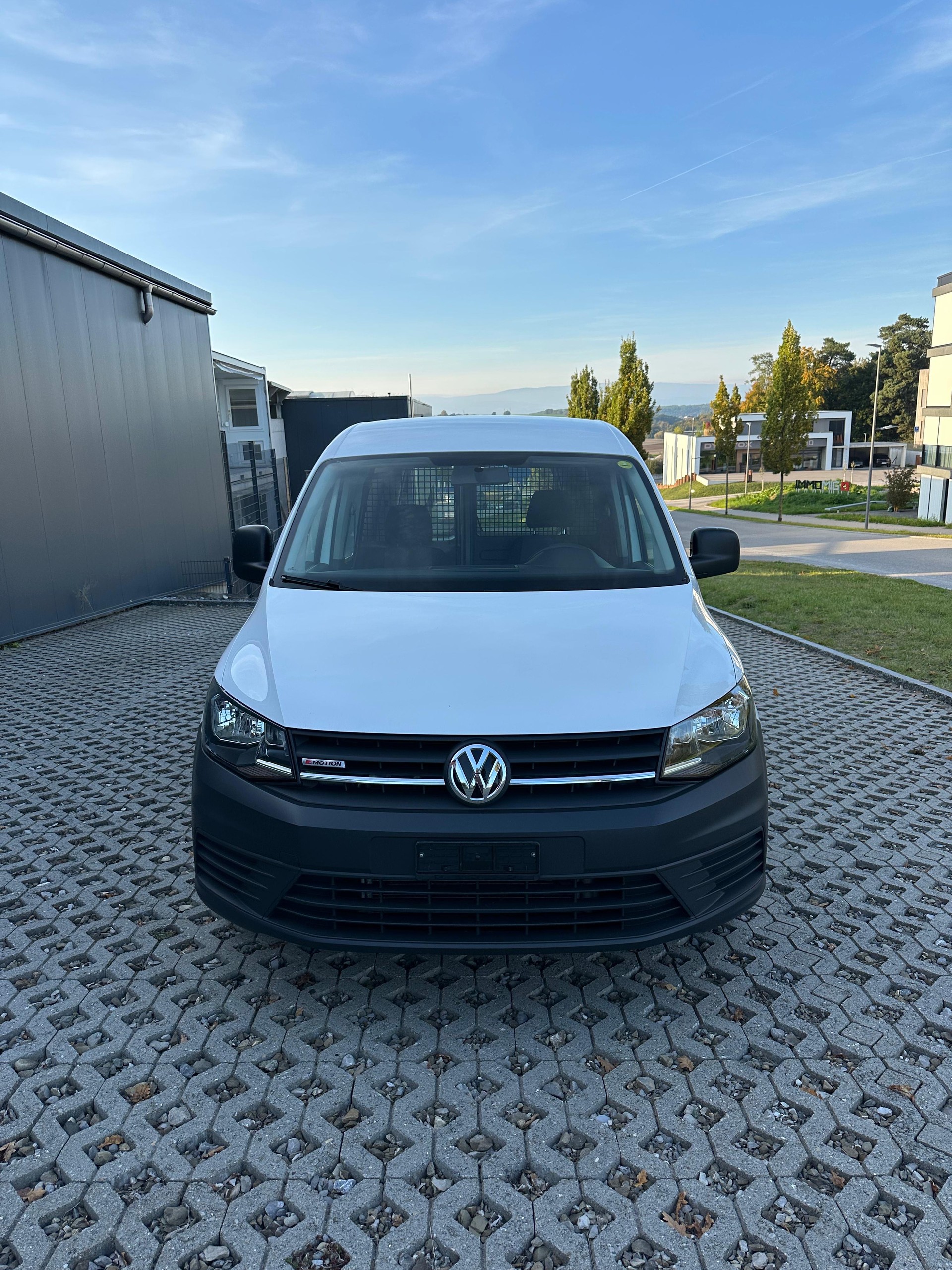 VW Caddy 2.0TDI 4Motion BlueMotion Technology-image-2