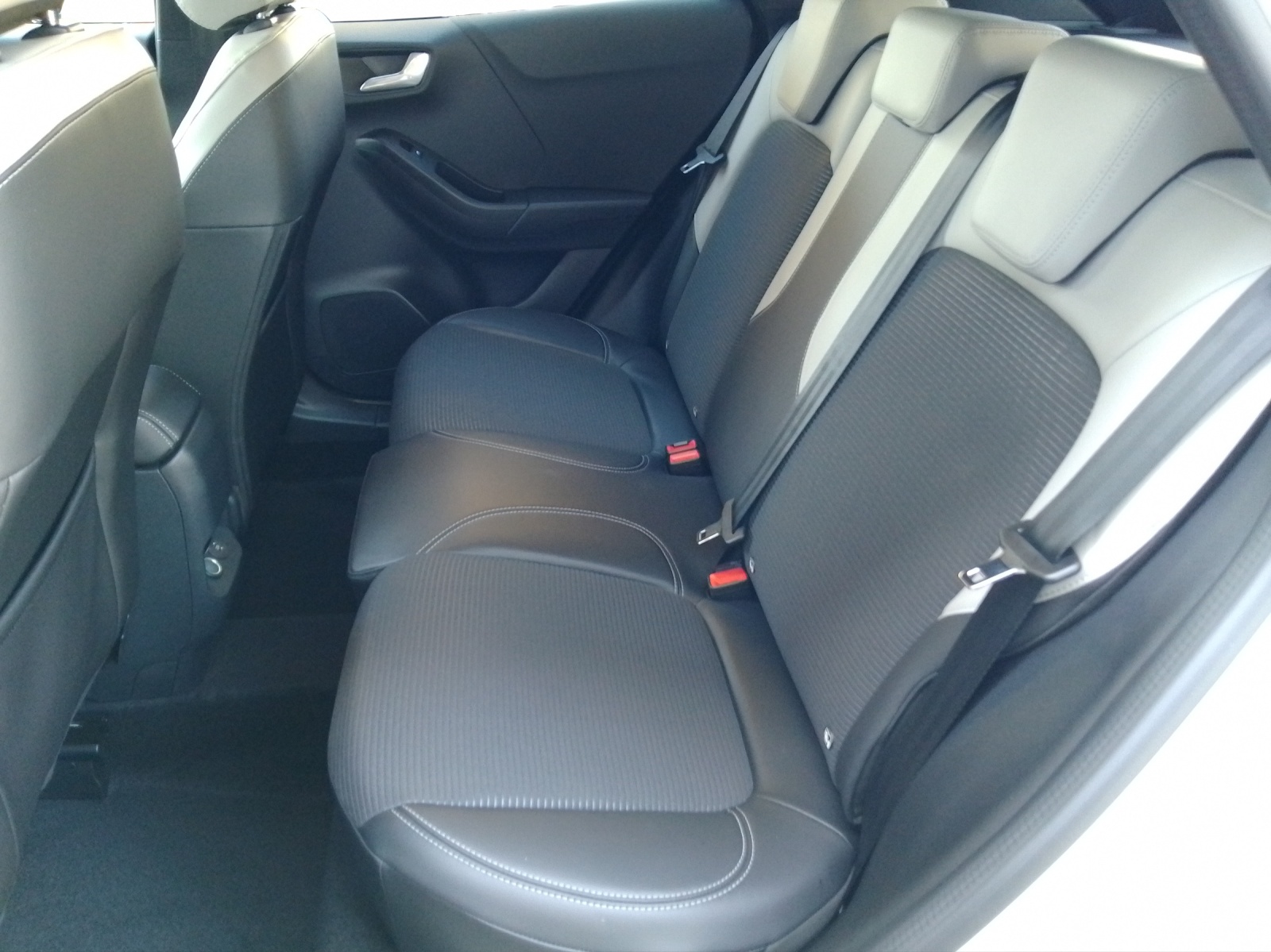 FORD Puma 1.0 EcoB Hybrid 155 Sound Edition-image-11