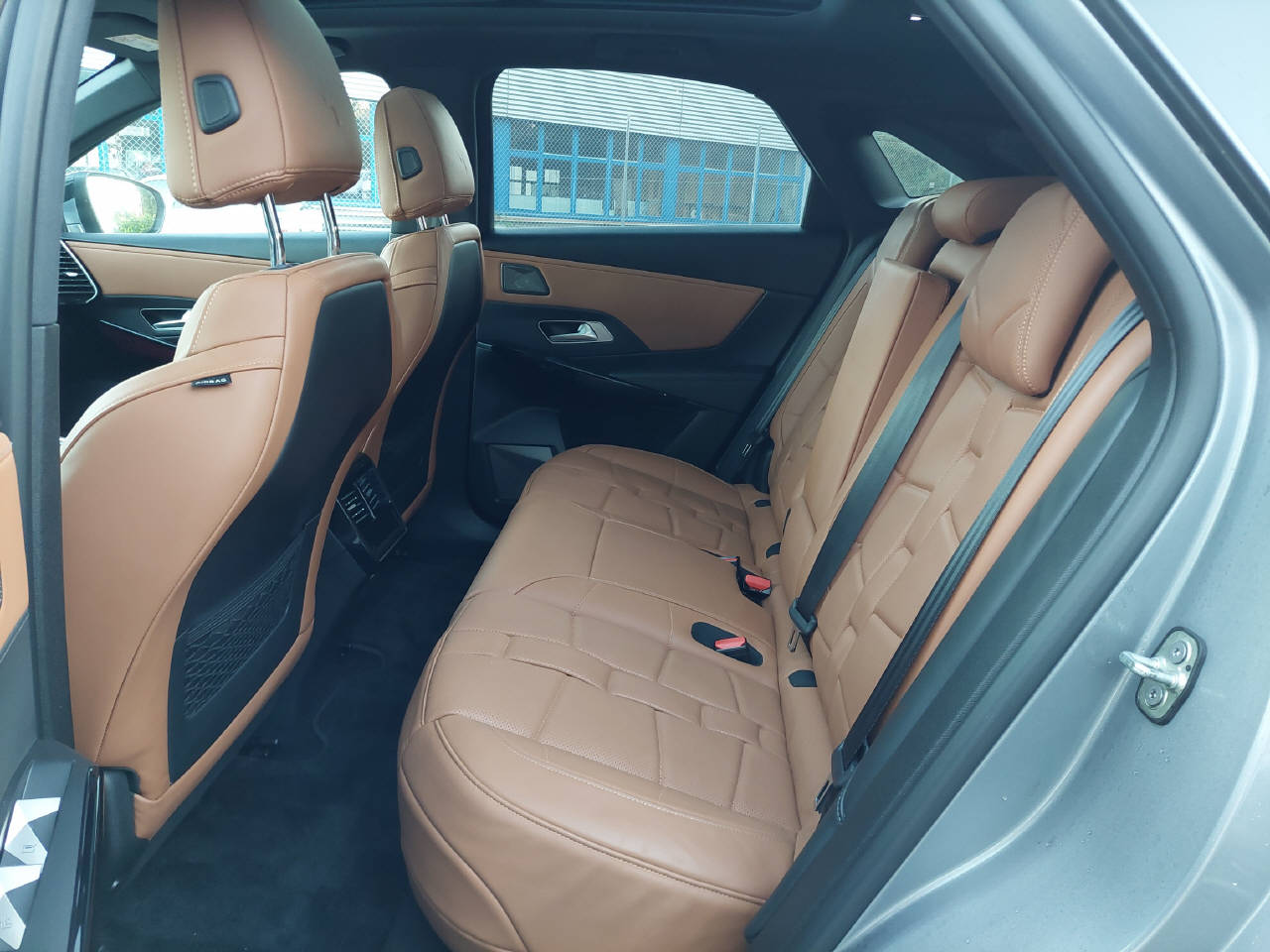 DS AUTOMOBILES DS7 Crossback 1.6 E-Tense Be Chic 4x4 300PS-image-8