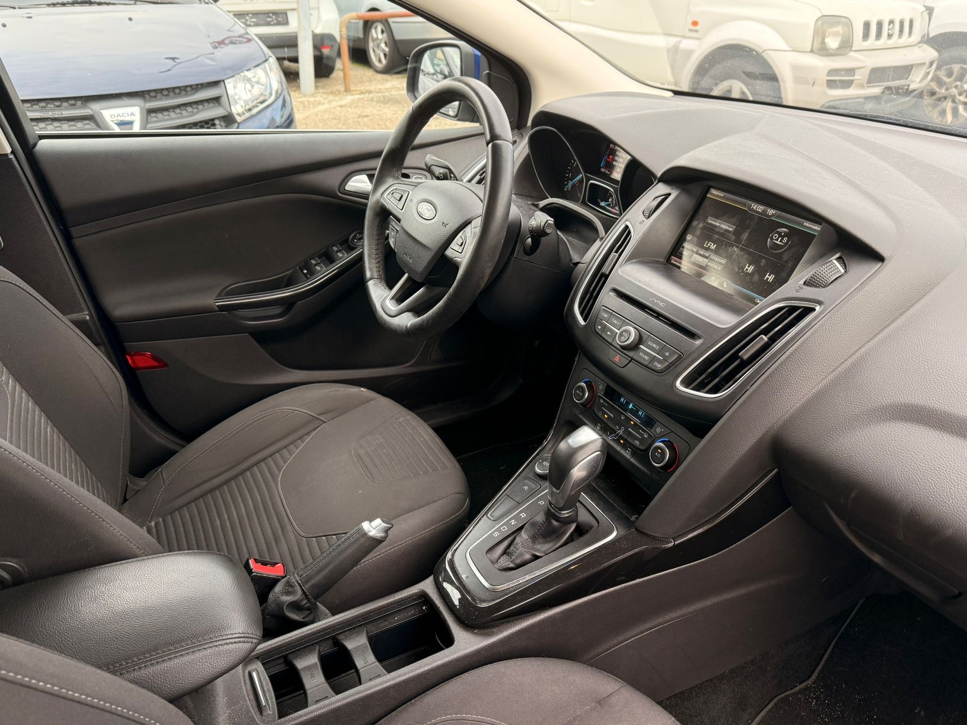 FORD Focus 1.5 SCTi Titanium Automatic-image-9