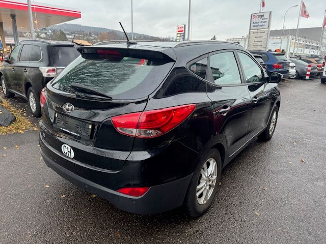HYUNDAI iX 35 2.0 CRDi Style 4WD-image-3