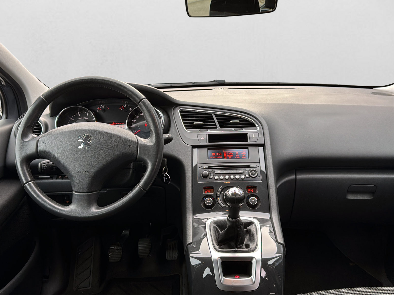 PEUGEOT 5008 1.6 16V VTI Sport-image-12