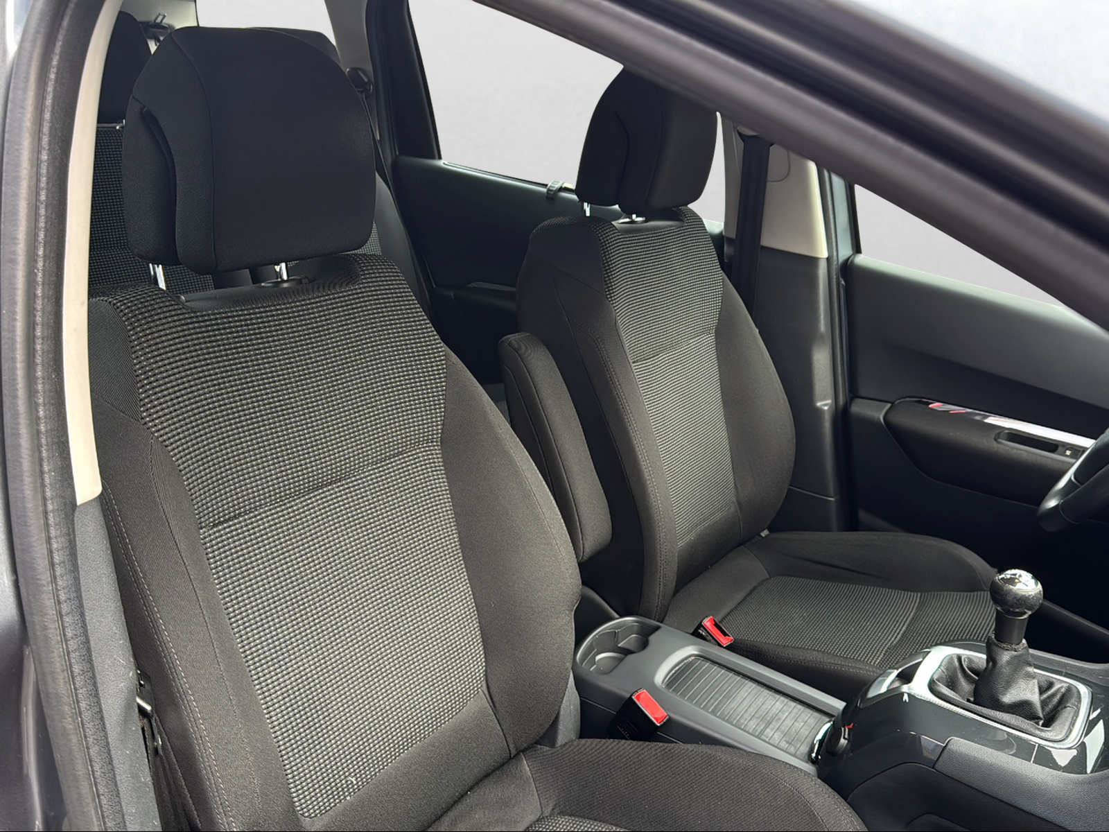 PEUGEOT 5008 1.6 16V VTI Sport-image-13