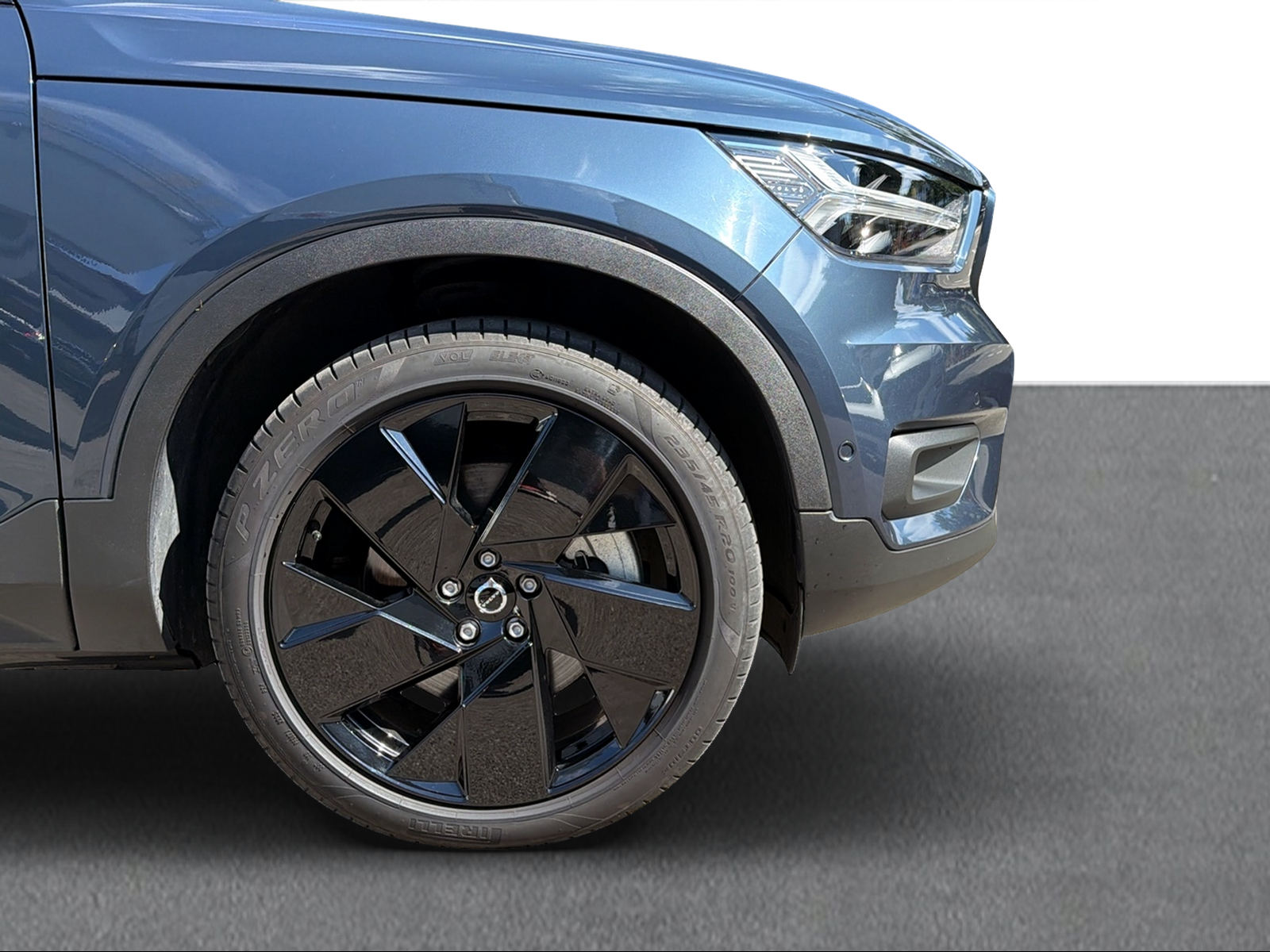 VOLVO XC40 P8 Twin Pro AWD-image-15