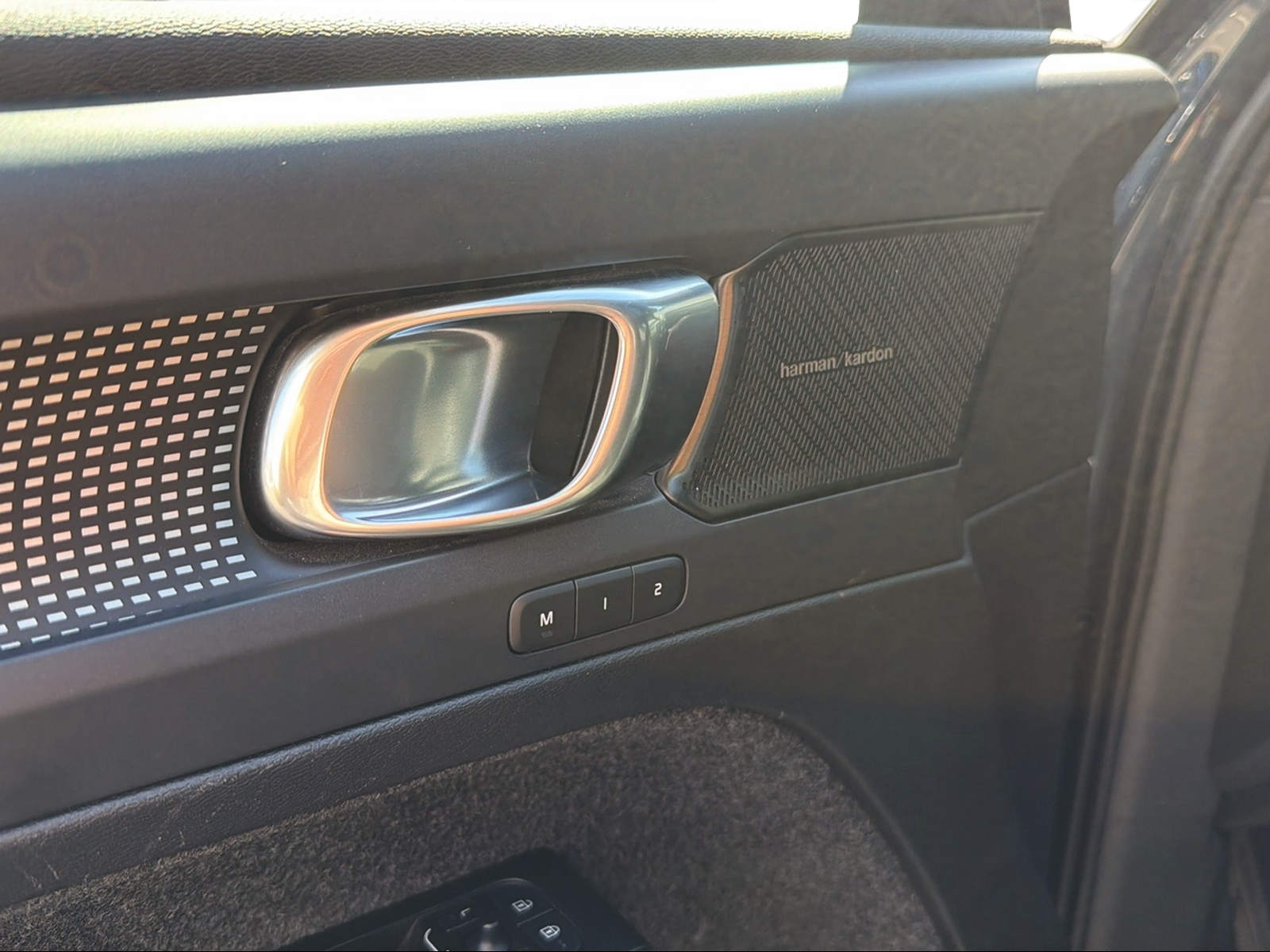 VOLVO XC40 P8 Twin Pro AWD-image-12