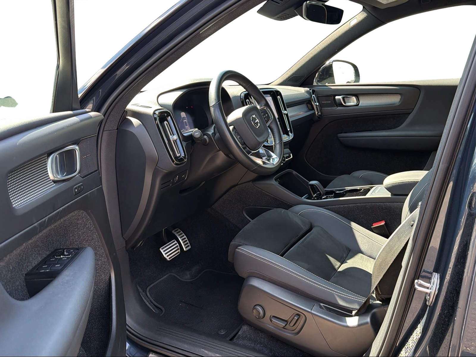 VOLVO XC40 P8 Twin Pro AWD-image-8