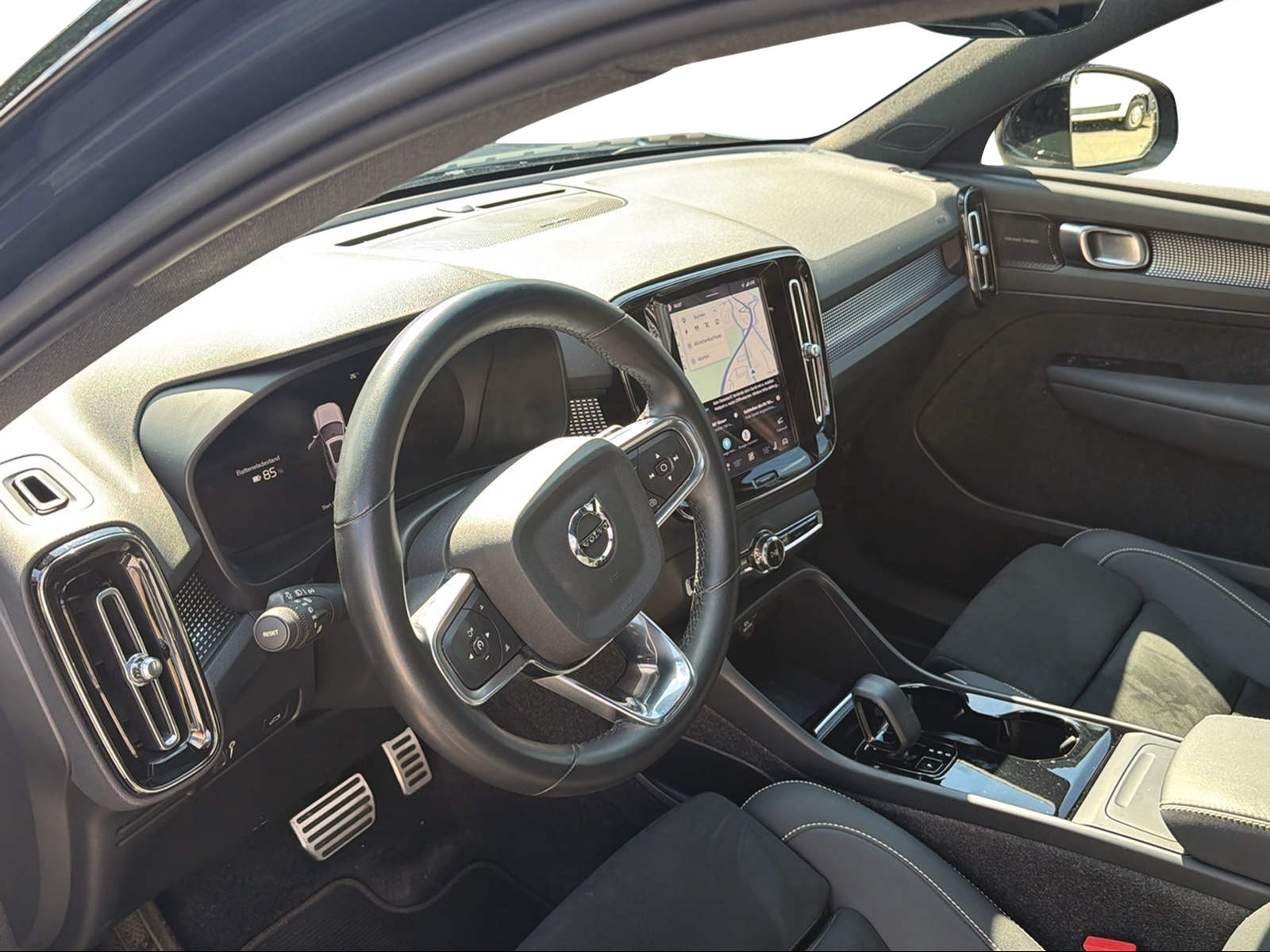 VOLVO XC40 P8 Twin Pro AWD-image-9