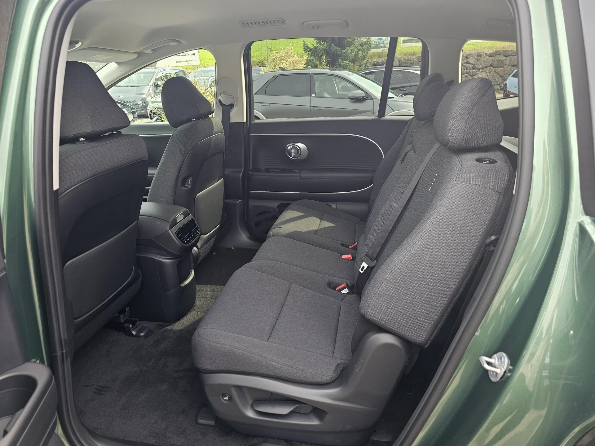 HYUNDAI Ioniq 9 110kWh Amplia 4WD-image-10