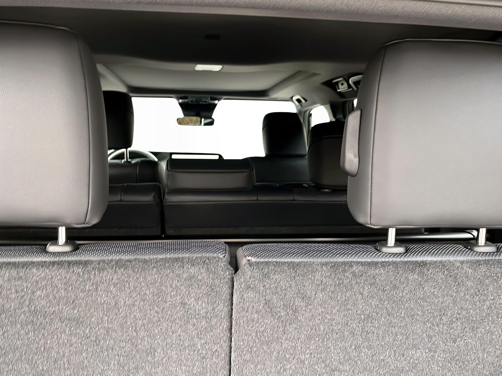 TOYOTA Land Cruiser 2.8 D 48V Invincible-image-8