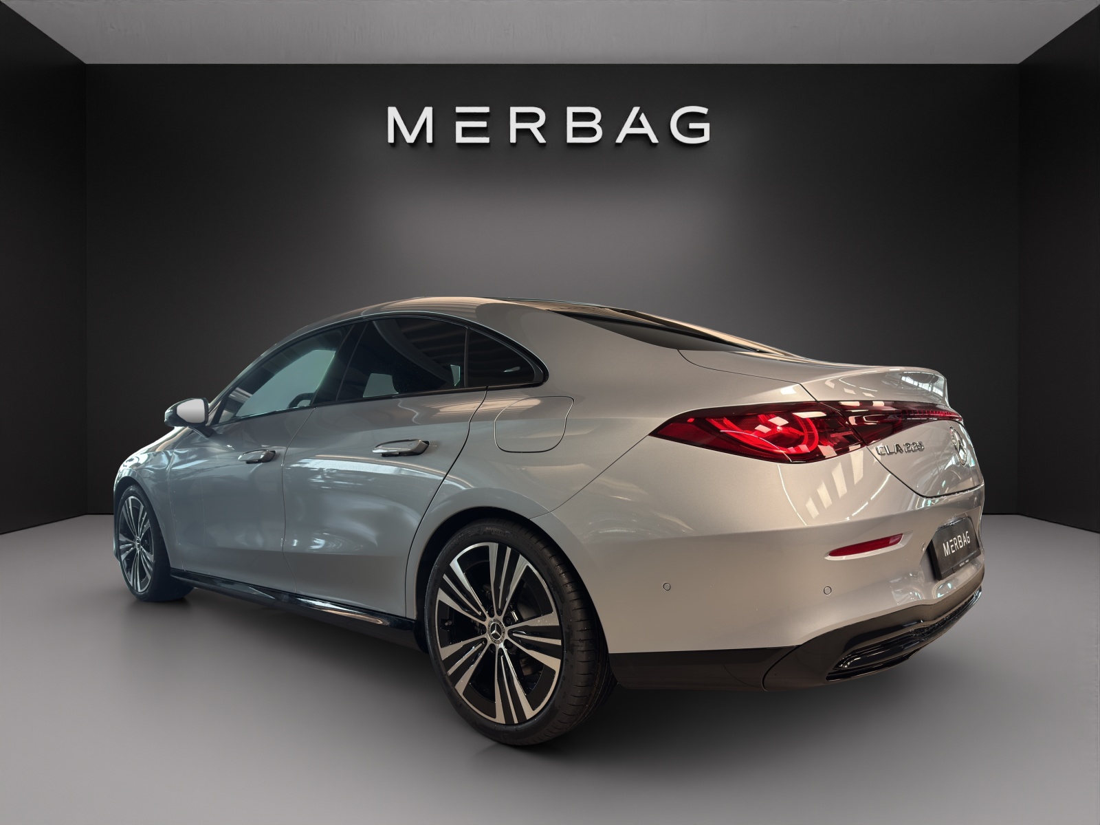 MERCEDES-BENZ CLA 220 4Matic 8G-DCT-image-3