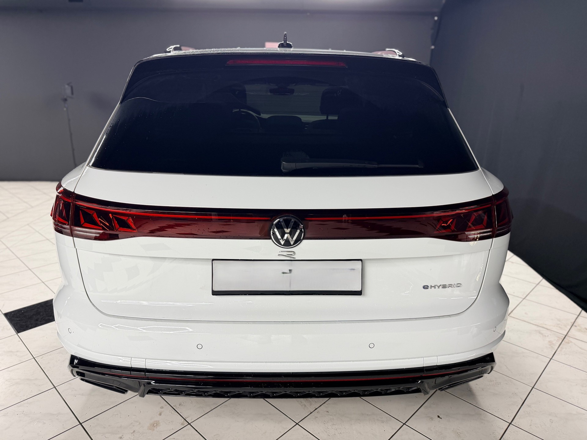 VW Touareg 3.0TSIeHyb R-showroom-element-3