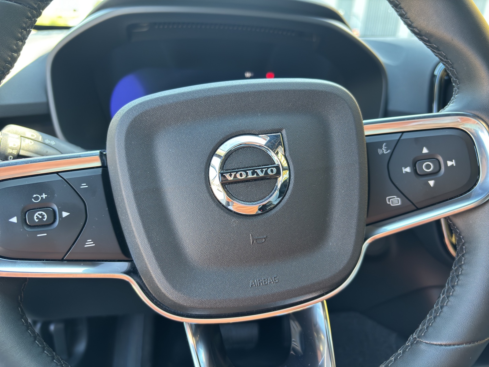 VOLVO C40 P8 Twin Recharge Plus AWD-image-8