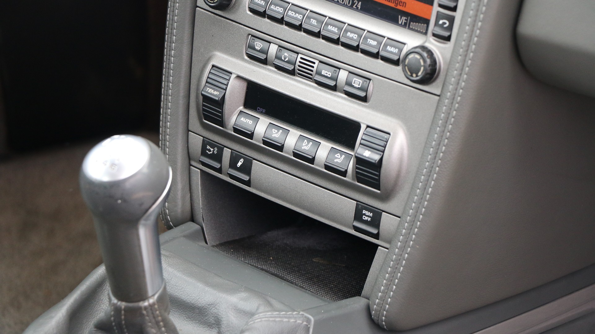 PORSCHE 911 Carrera S-image-17