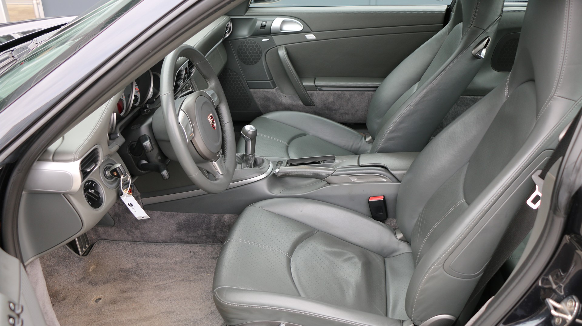 PORSCHE 911 Carrera S-image-15