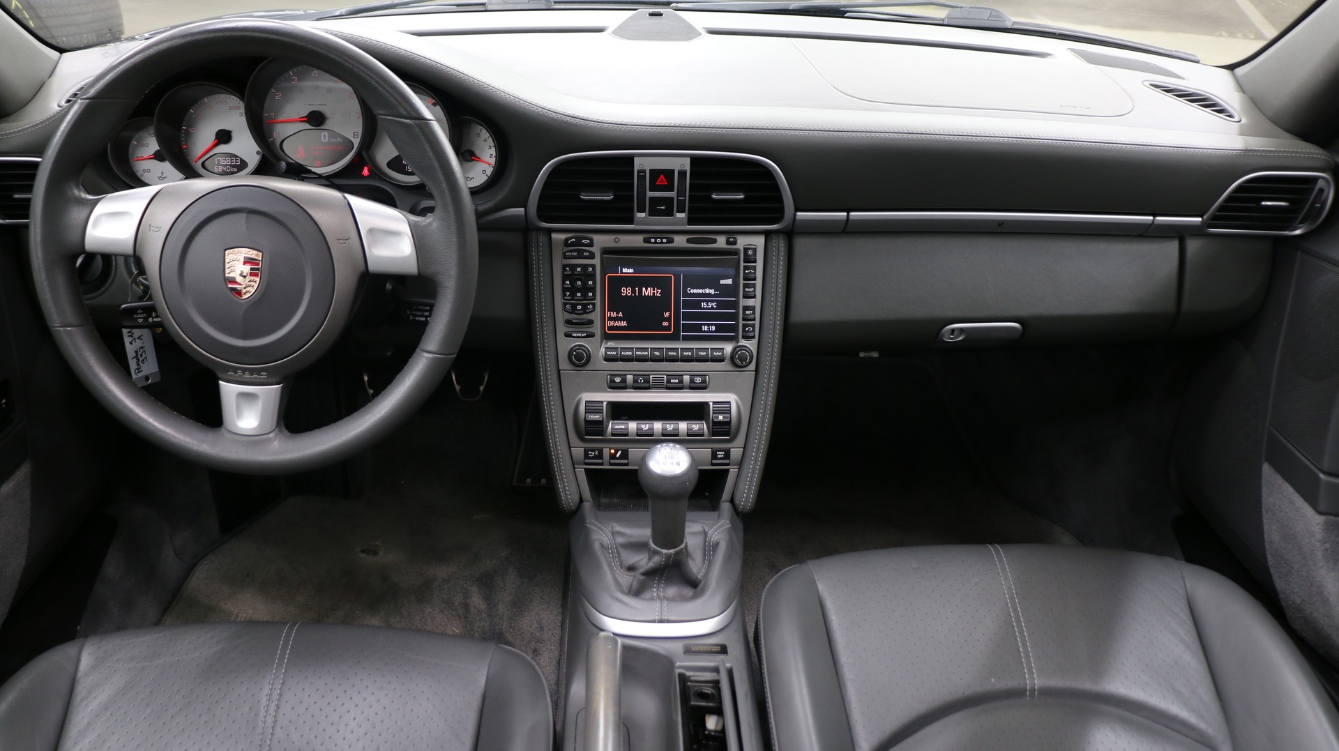 PORSCHE 911 Carrera S-image-24
