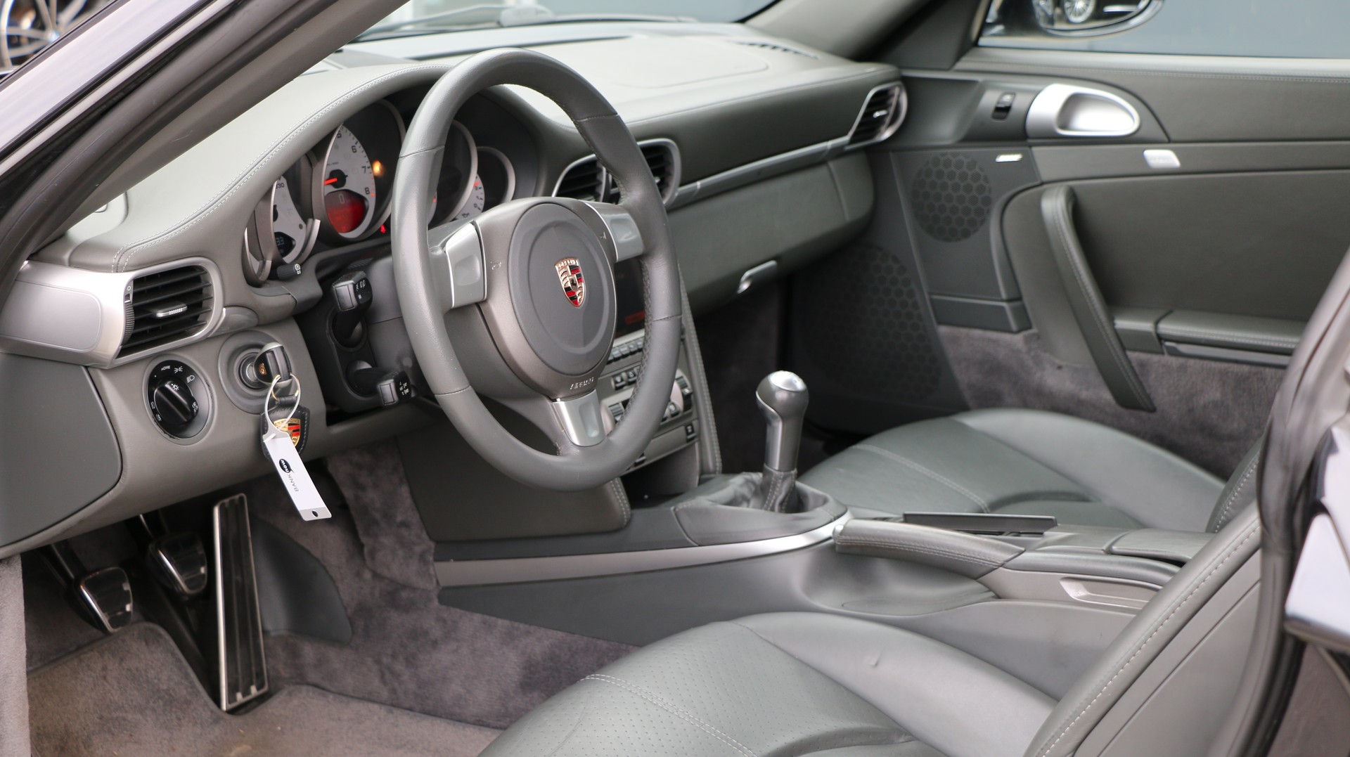 PORSCHE 911 Carrera S-image-16