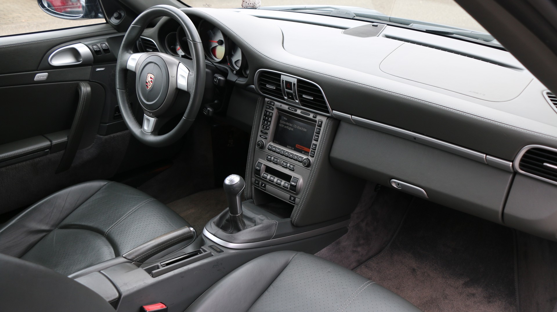 PORSCHE 911 Carrera S-image-20