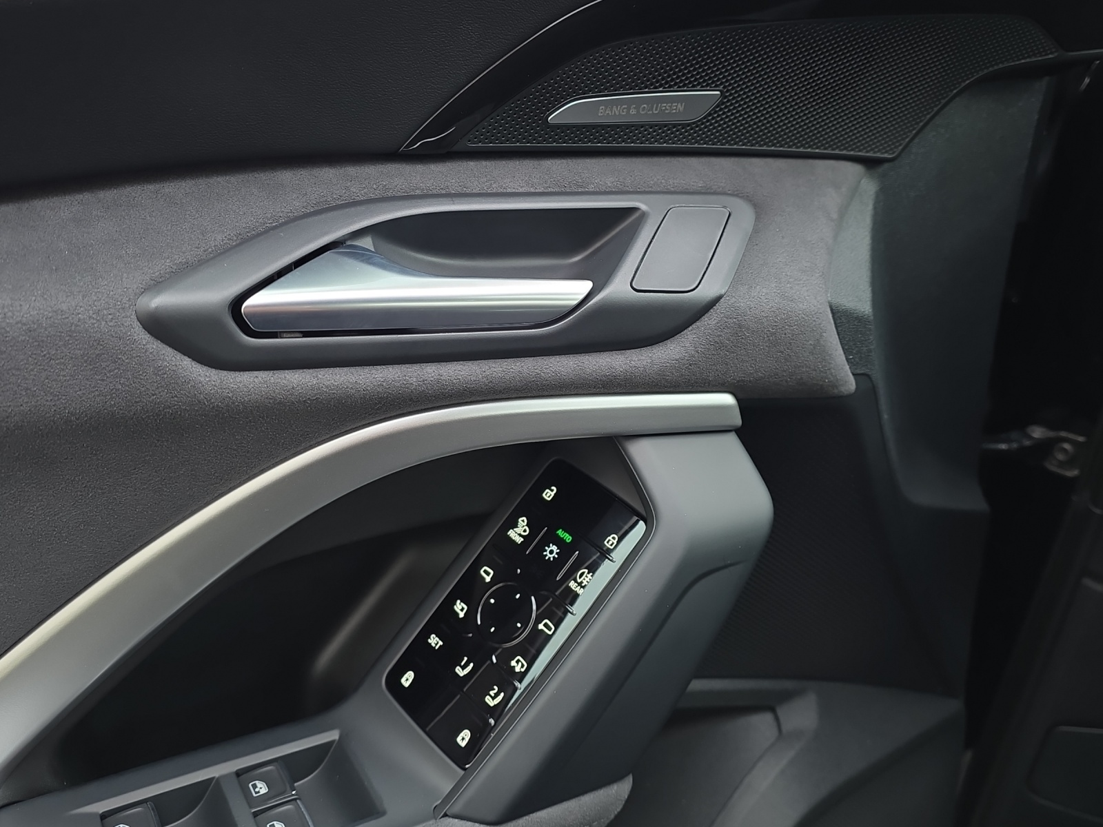 AUDI SQ5 TFSI quattro S-tronic-image-12