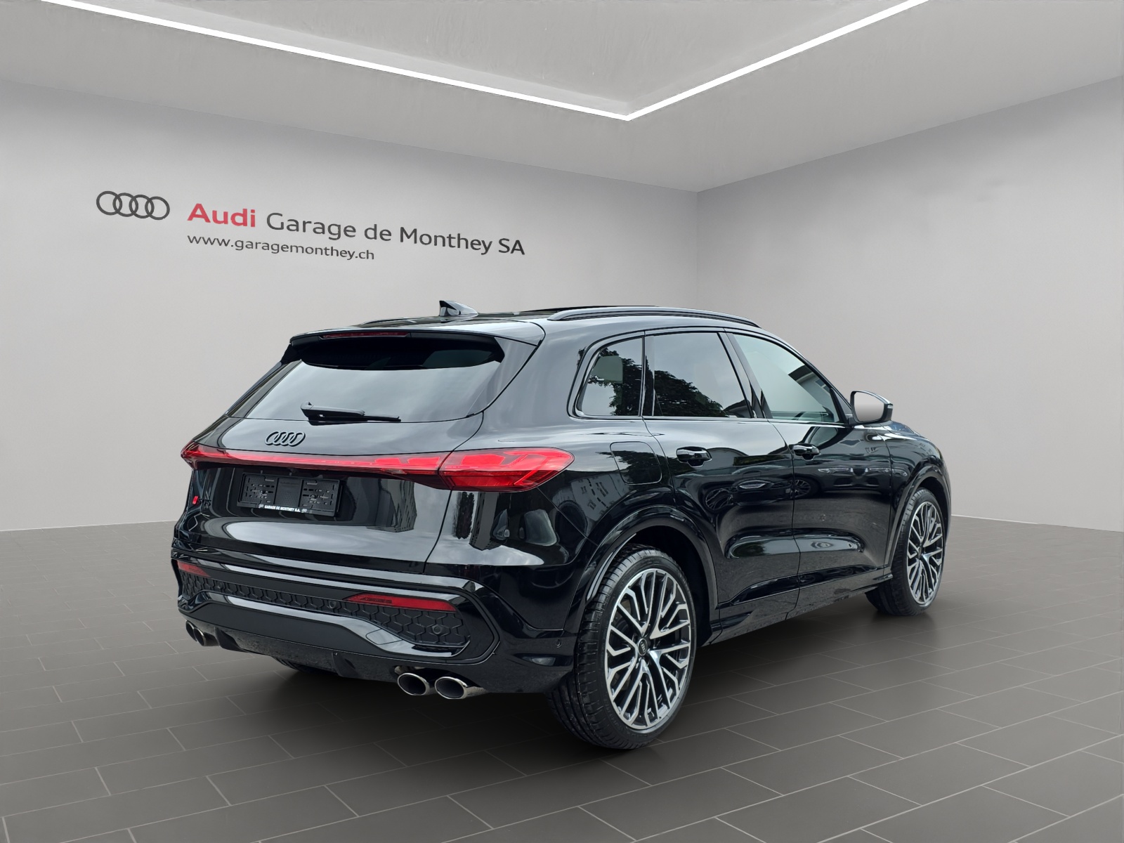AUDI SQ5 TFSI quattro S-tronic-image-2
