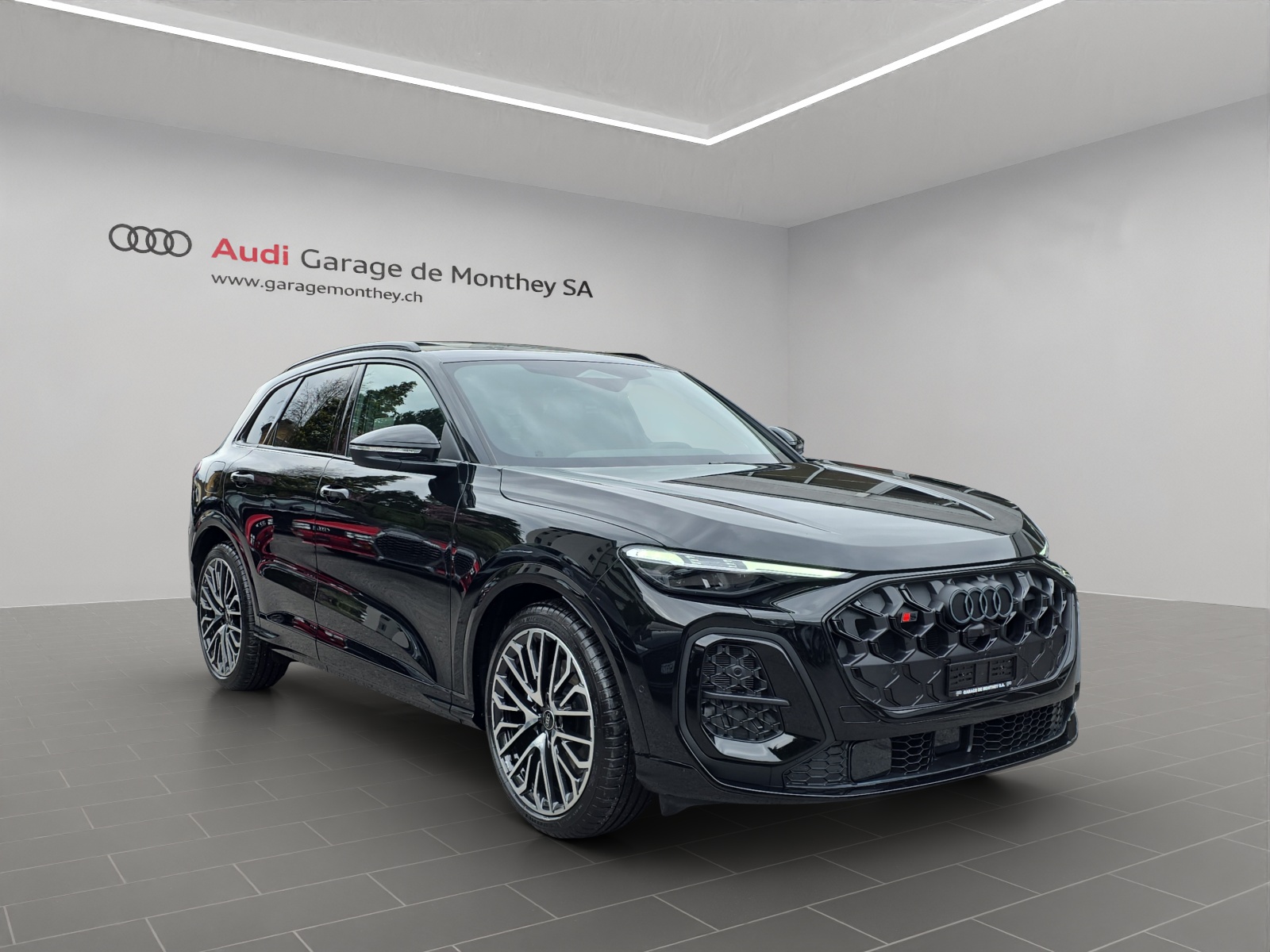 AUDI SQ5 TFSI quattro S-tronic-image-1