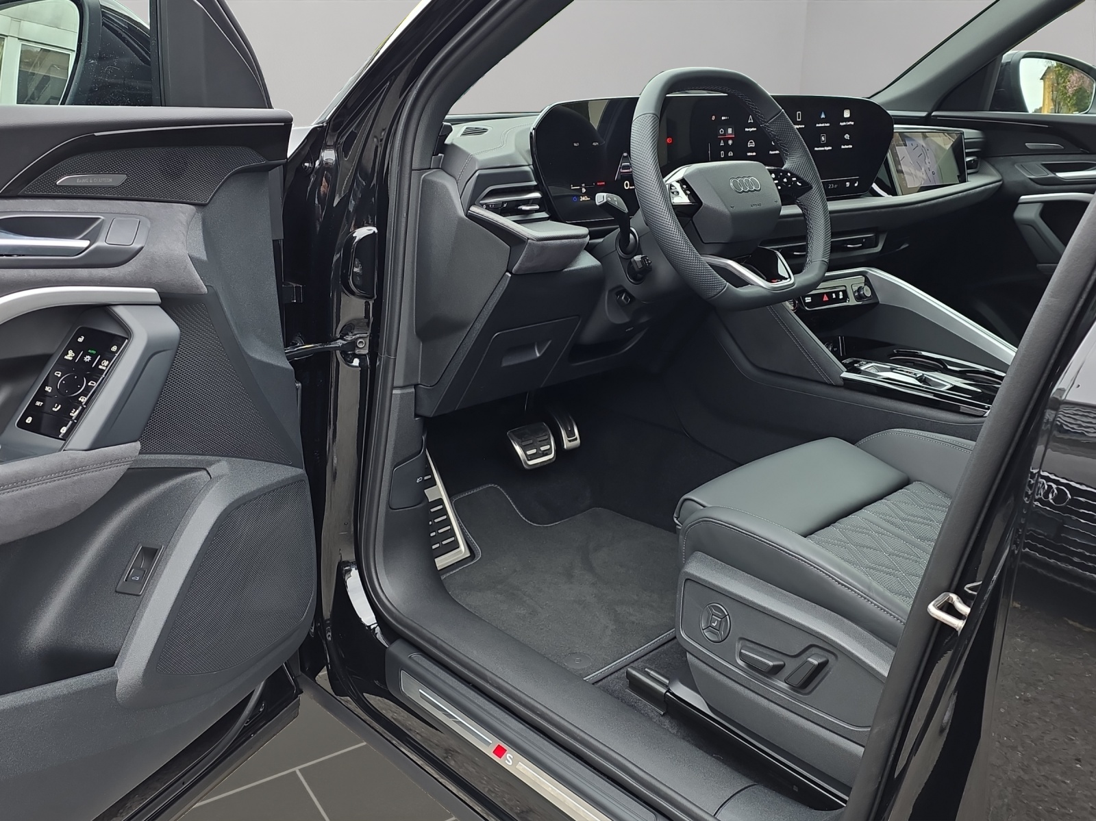 AUDI SQ5 TFSI quattro S-tronic-image-4