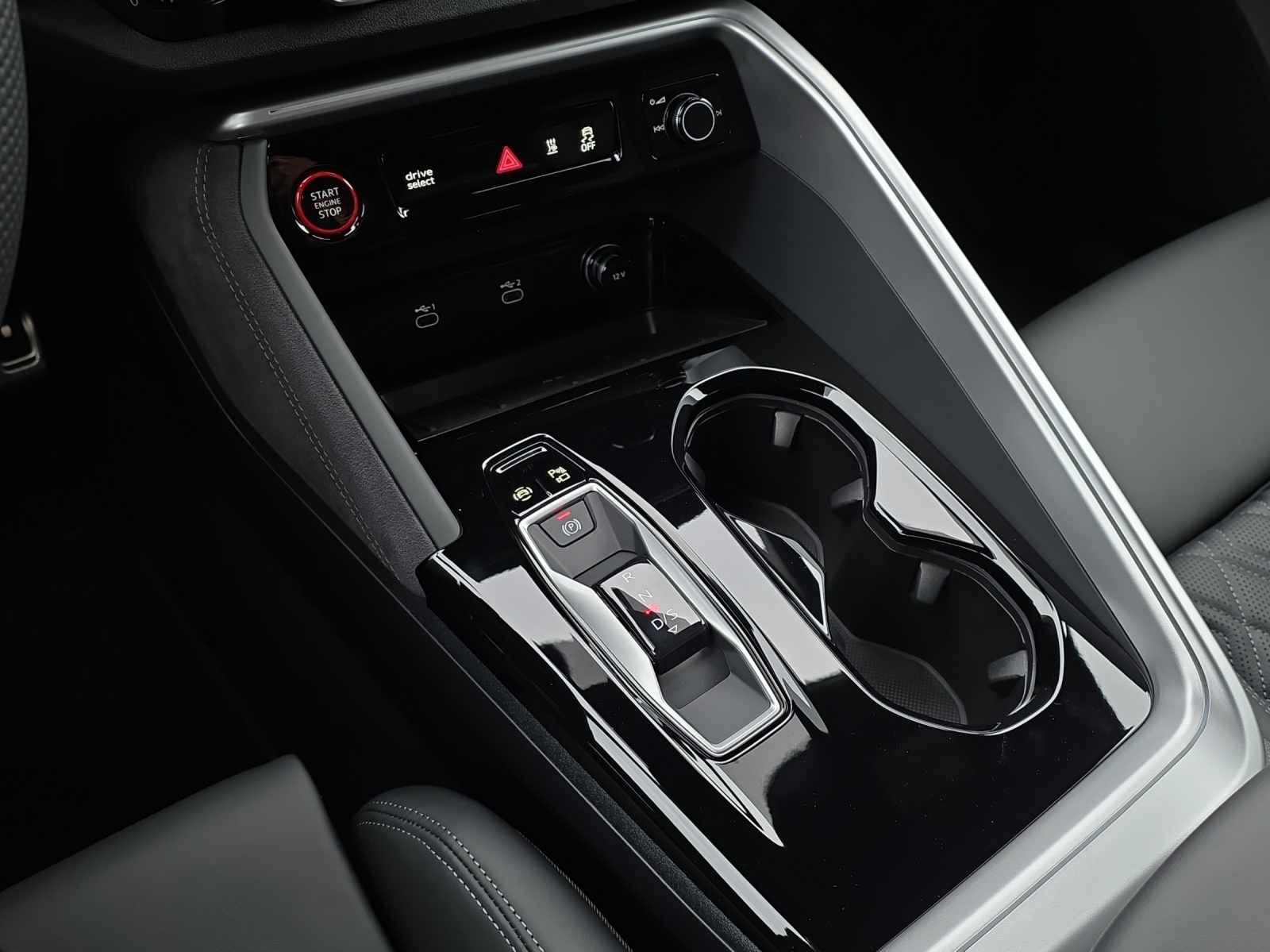 AUDI SQ5 TFSI quattro S-tronic-image-11