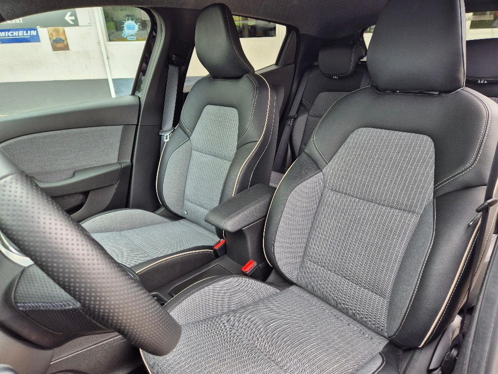 RENAULT Clio 1.6 E-Tech Techno-image-5