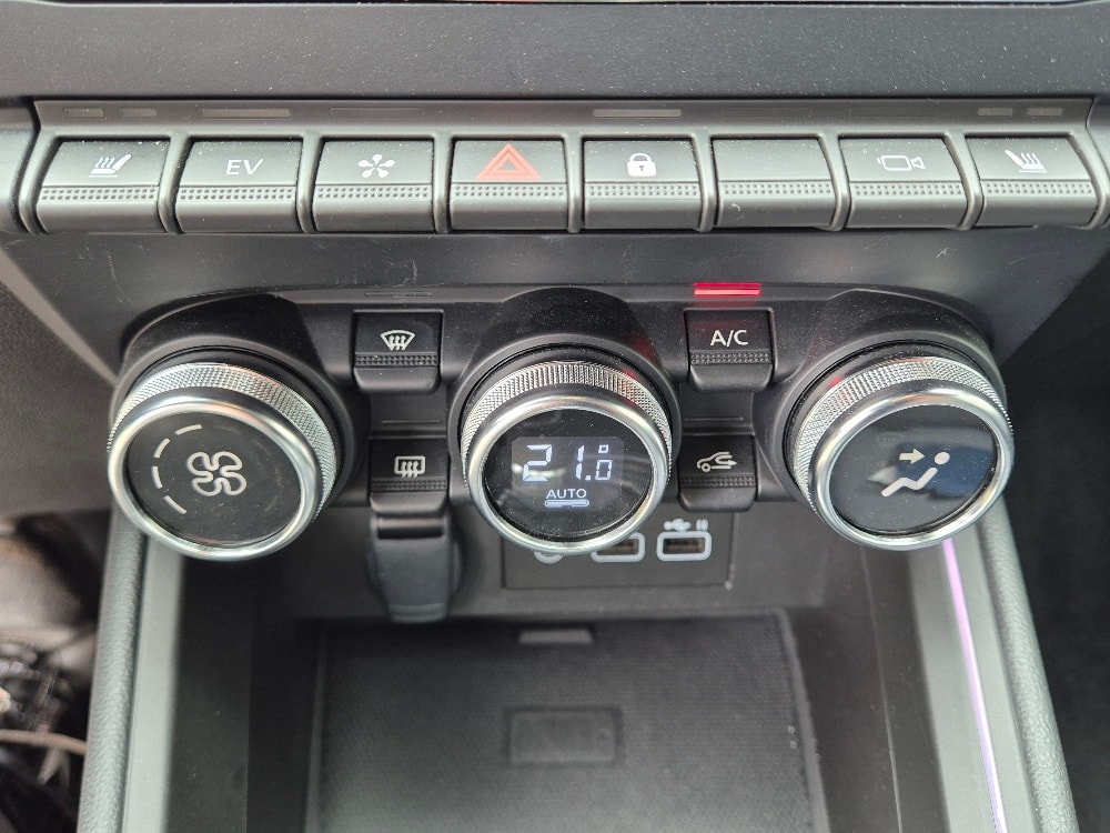 RENAULT Clio 1.6 E-Tech Techno-image-7