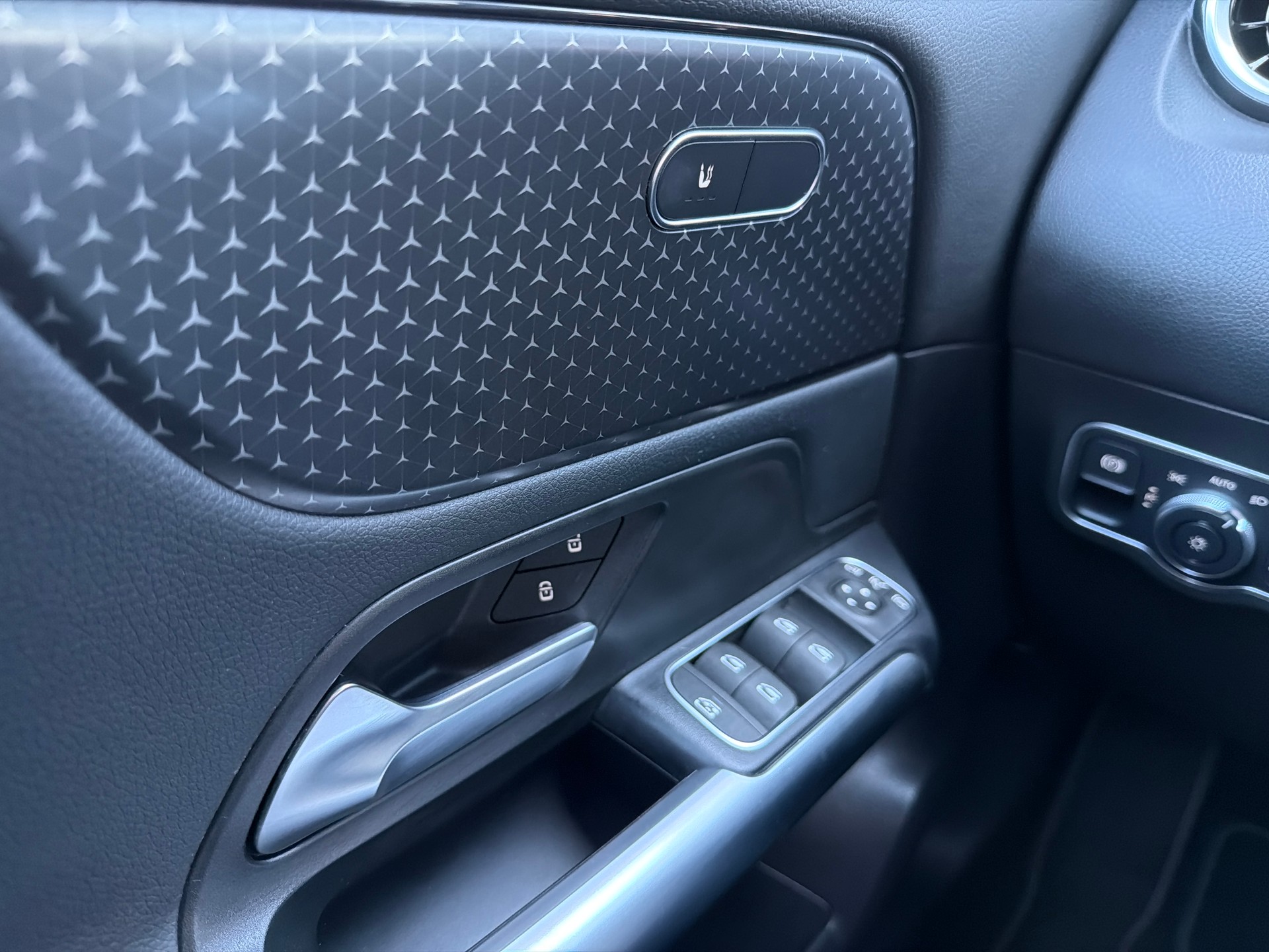MERCEDES-BENZ B 180 7G-DCT-image-16