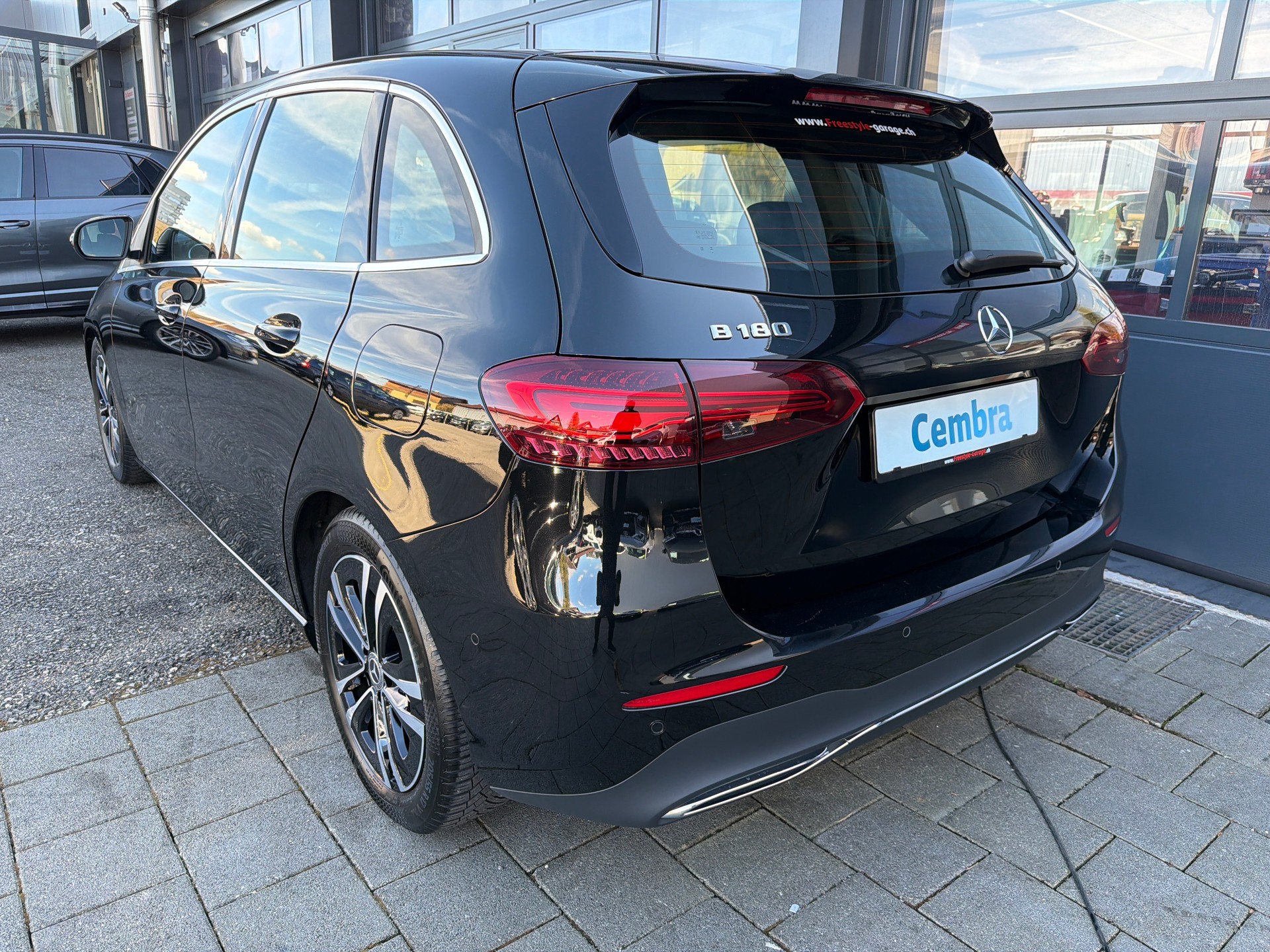 MERCEDES-BENZ B 180 7G-DCT-image-3