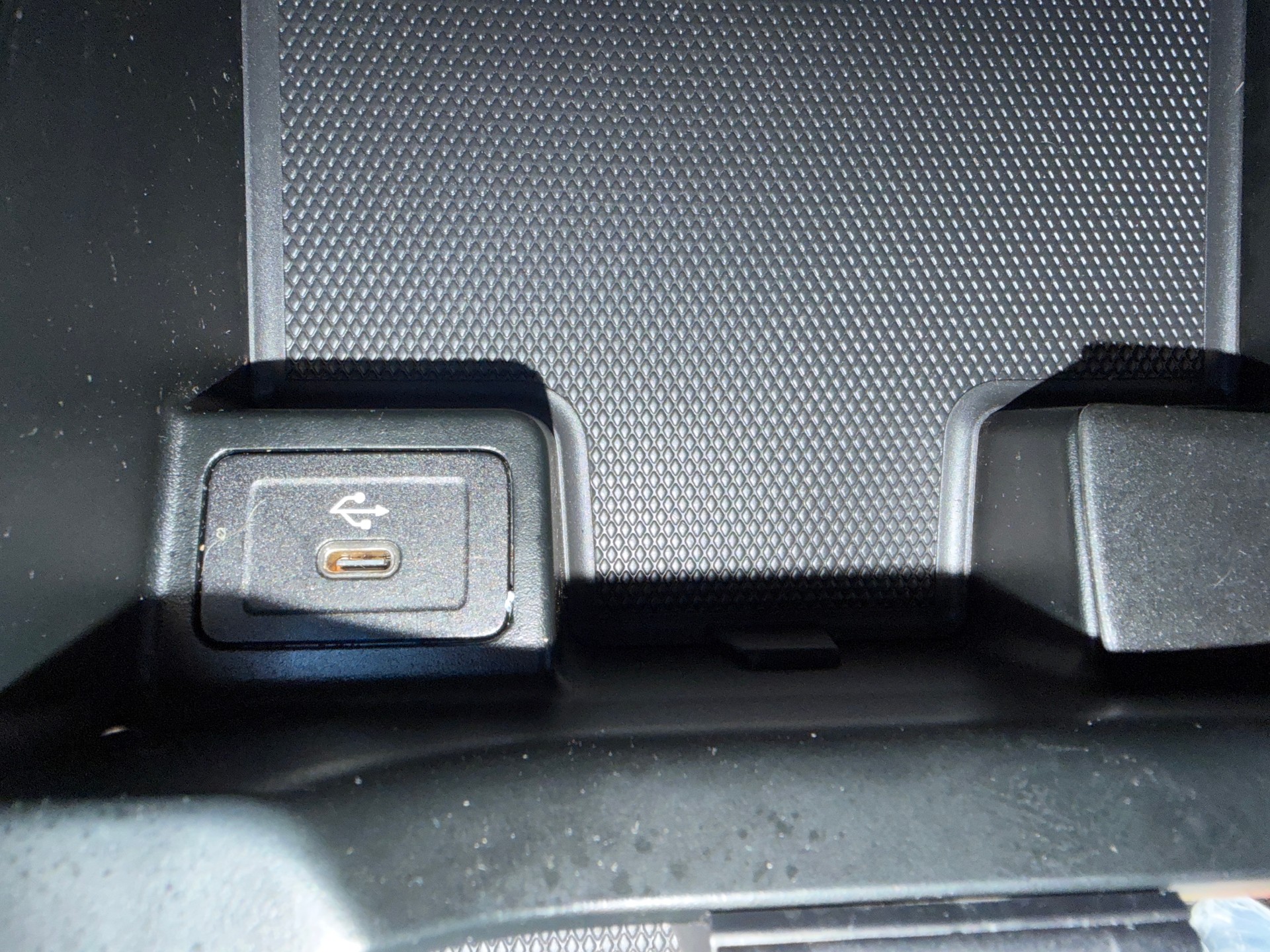 MERCEDES-BENZ B 180 7G-DCT-image-14