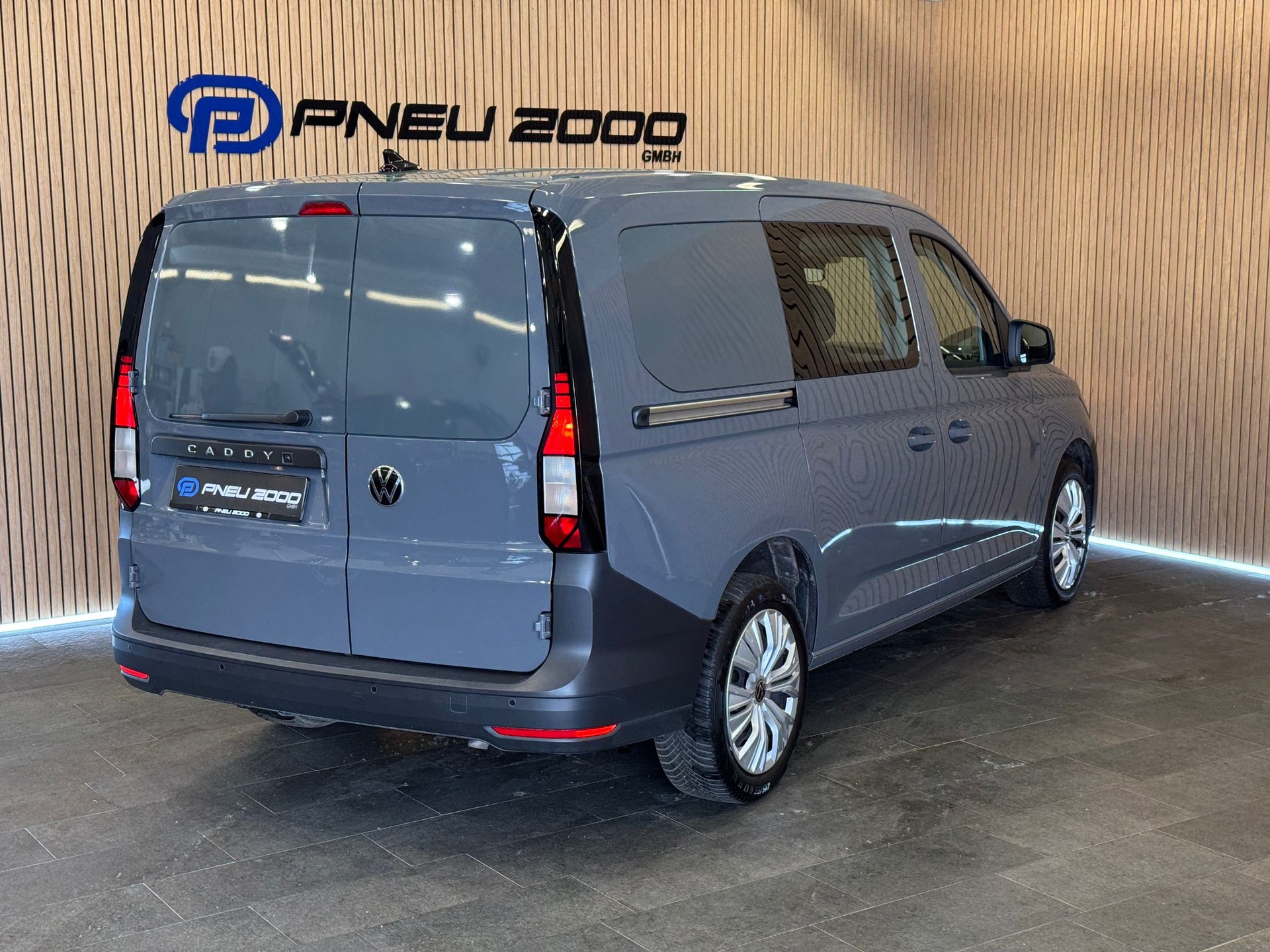 VW Caddy Maxi 2.0 TDI-image-2
