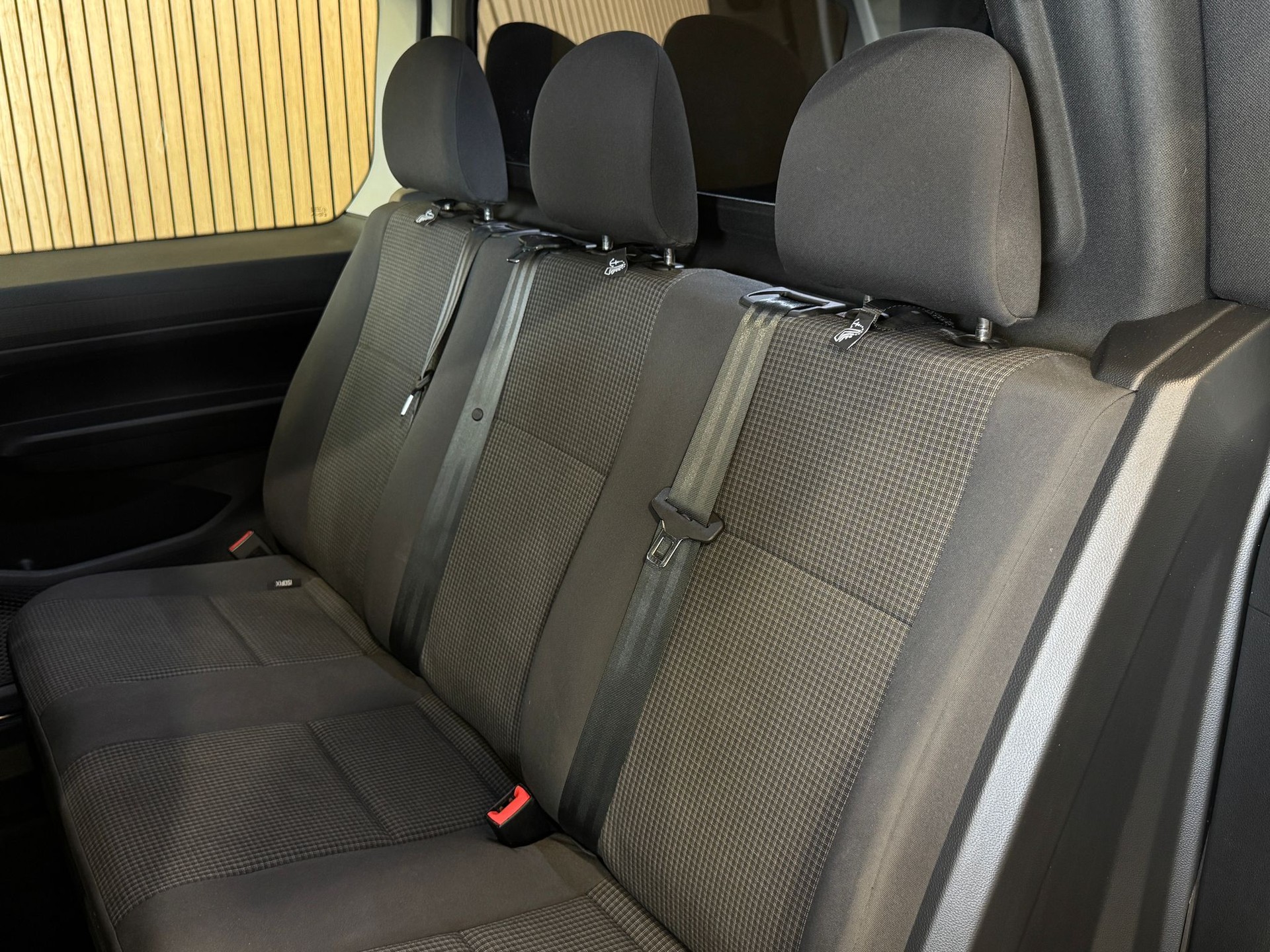 VW Caddy Maxi 2.0 TDI-image-17