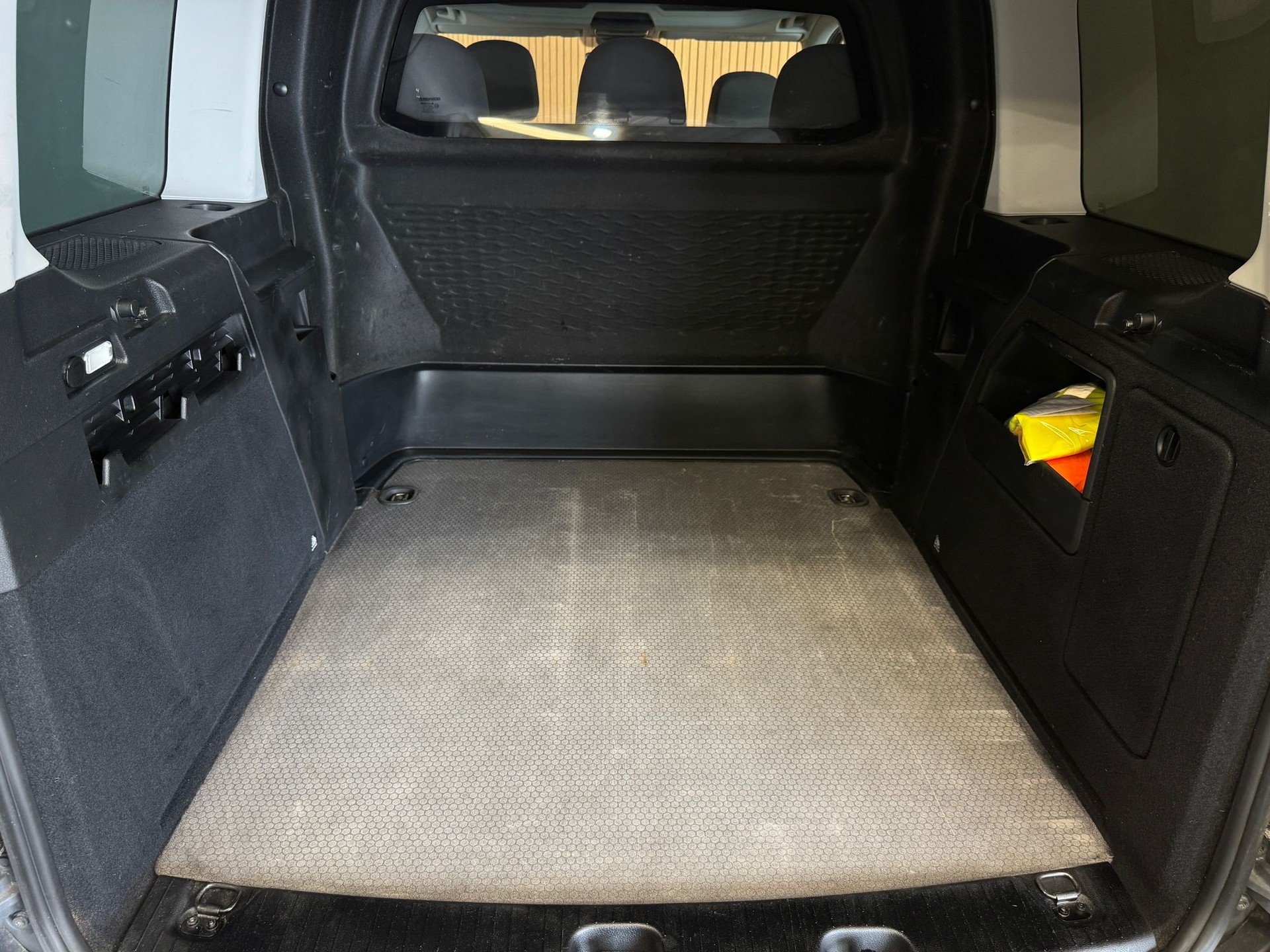 VW Caddy Maxi 2.0 TDI-image-6