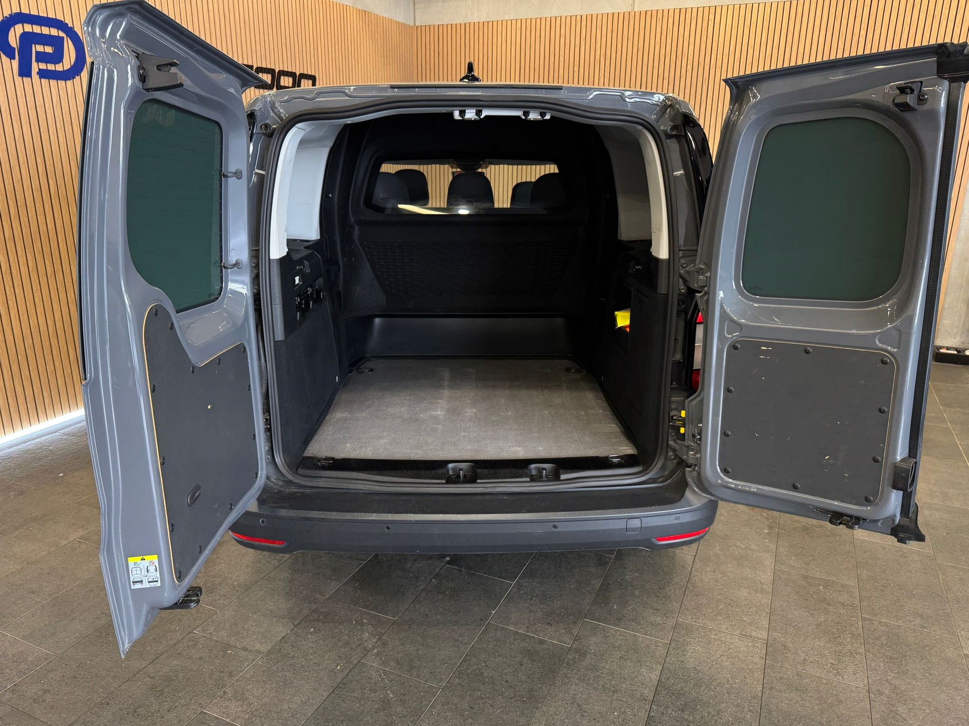 VW Caddy Maxi 2.0 TDI-image-5